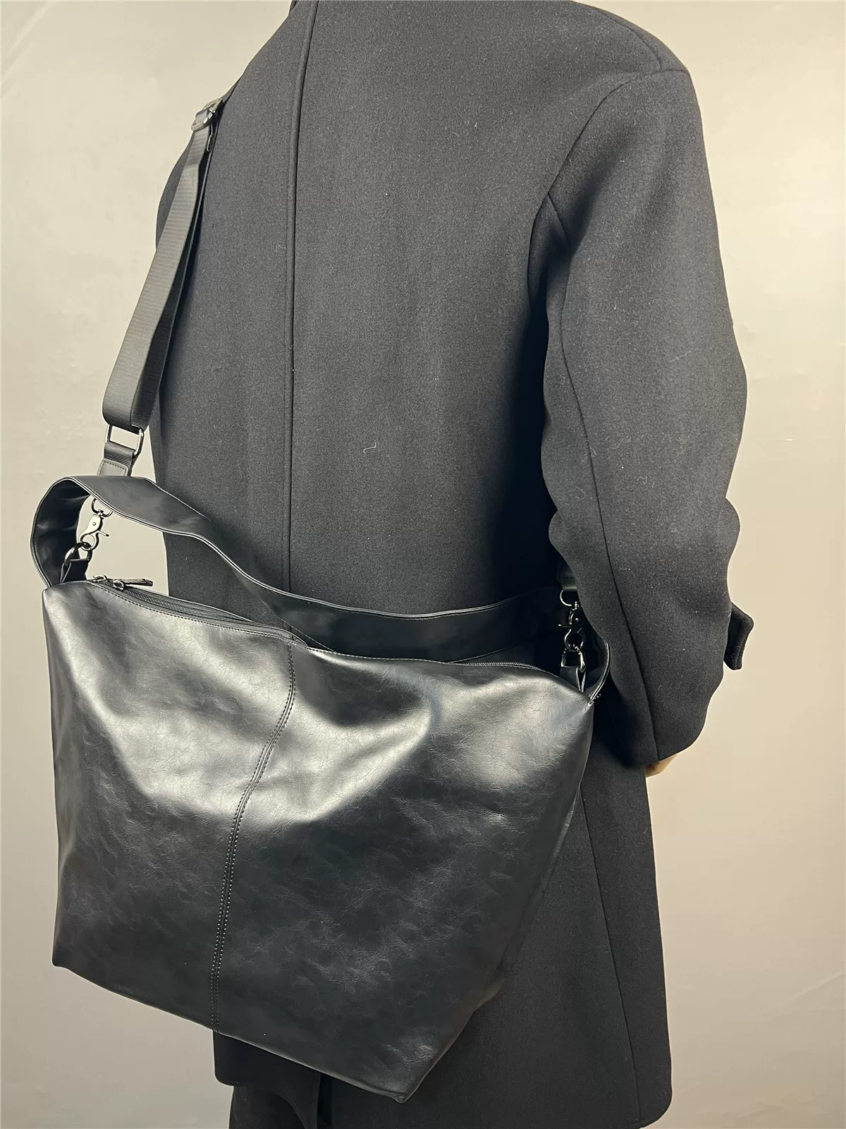 Ba lô nam thời trang sức chứa lớn đeo chéo vai đi làm túi da thật họa tiết hình lưỡi liềm túi du lịch