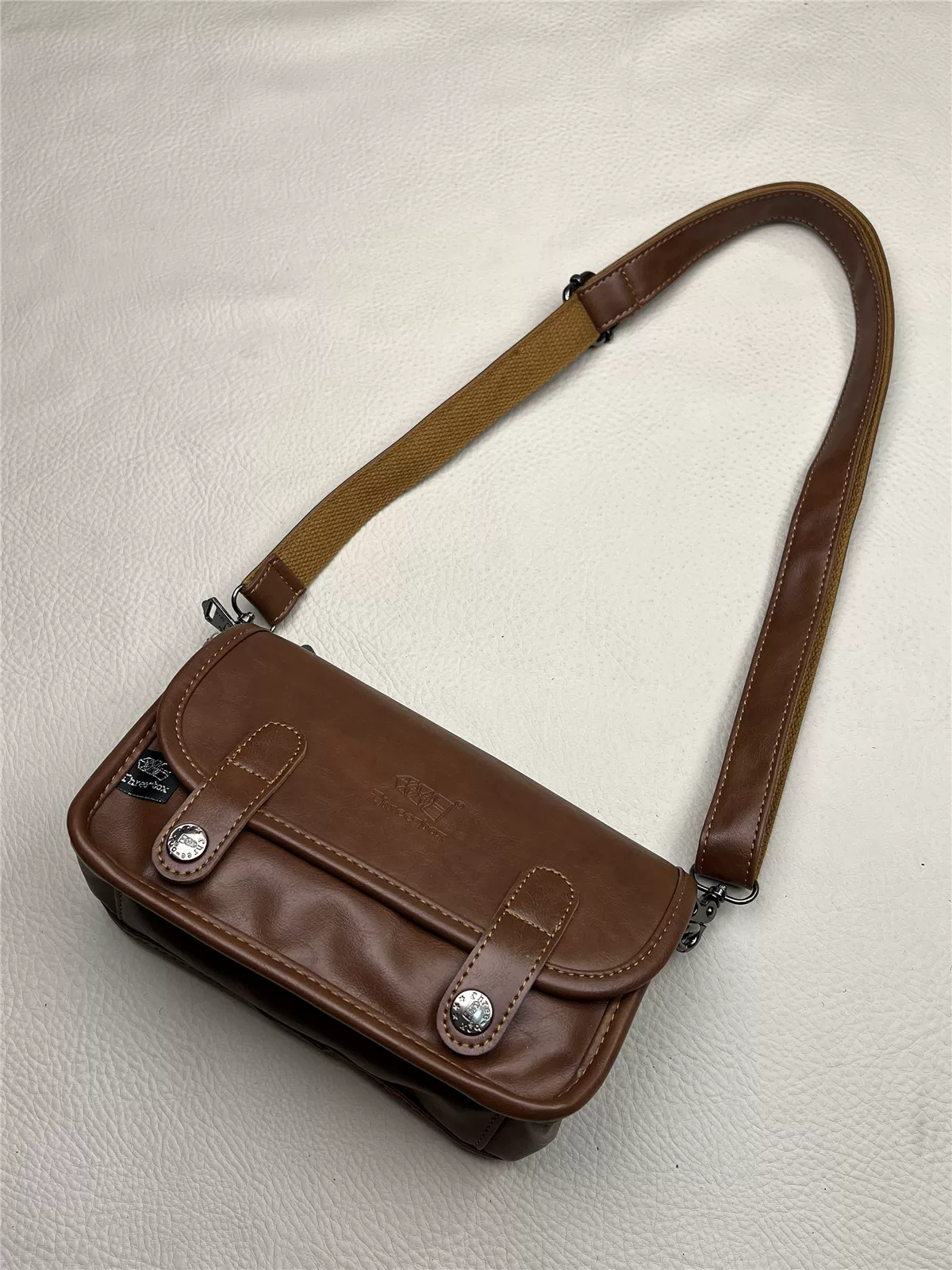 Túi đeo chéo thời trang threebox dành cho nam và nữ, túi đeo vai da mềm phong cách retro Nhật Bản và Hàn Quốc, ba lô đựng điện thoại di động dành cho sinh viên