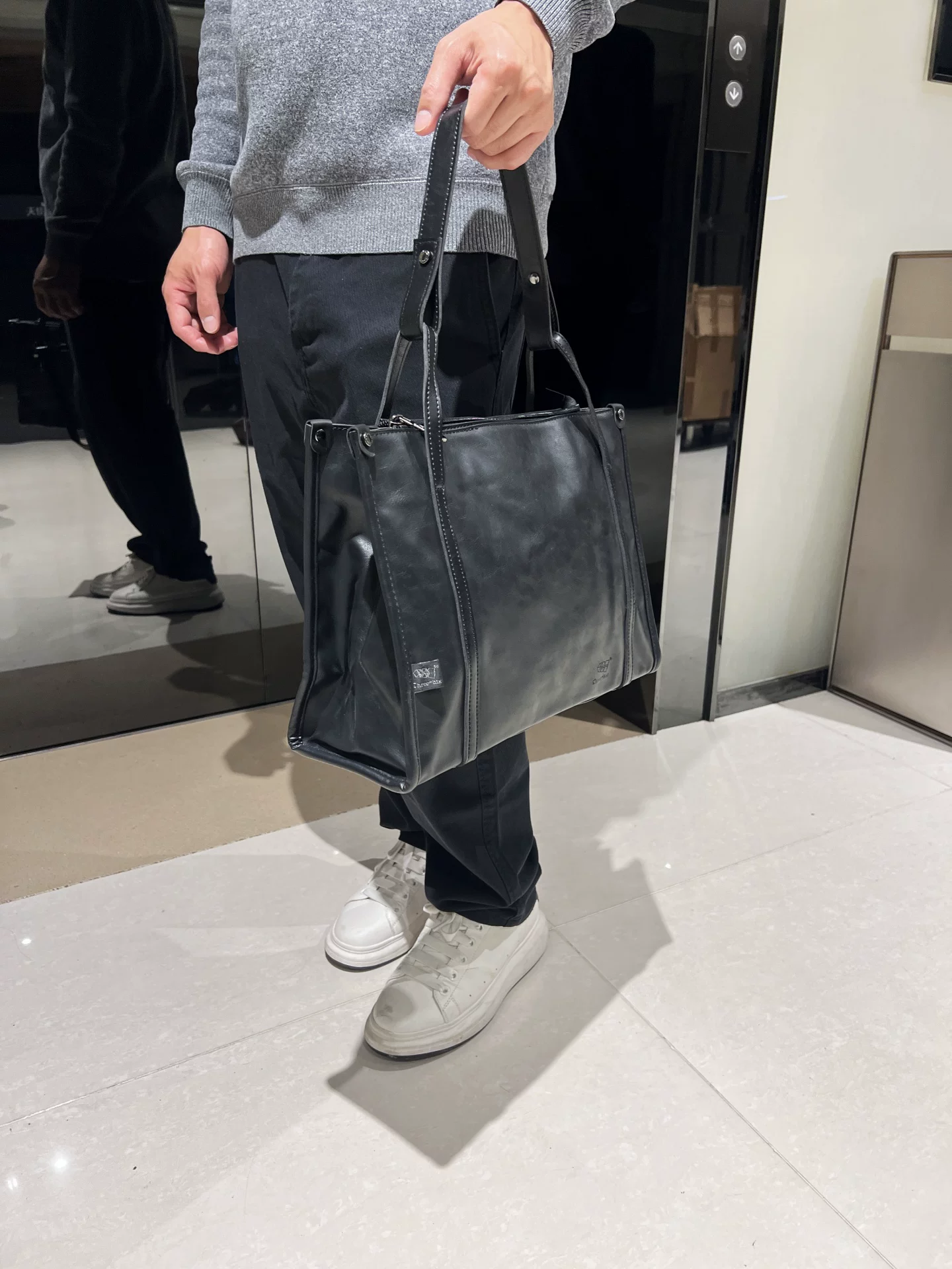 Túi xách nam da PU đen thời trang 2026, túi tote cỡ lớn, túi đi làm đơn giản, đeo vai, đeo chéo, kiểu dáng hiện đại