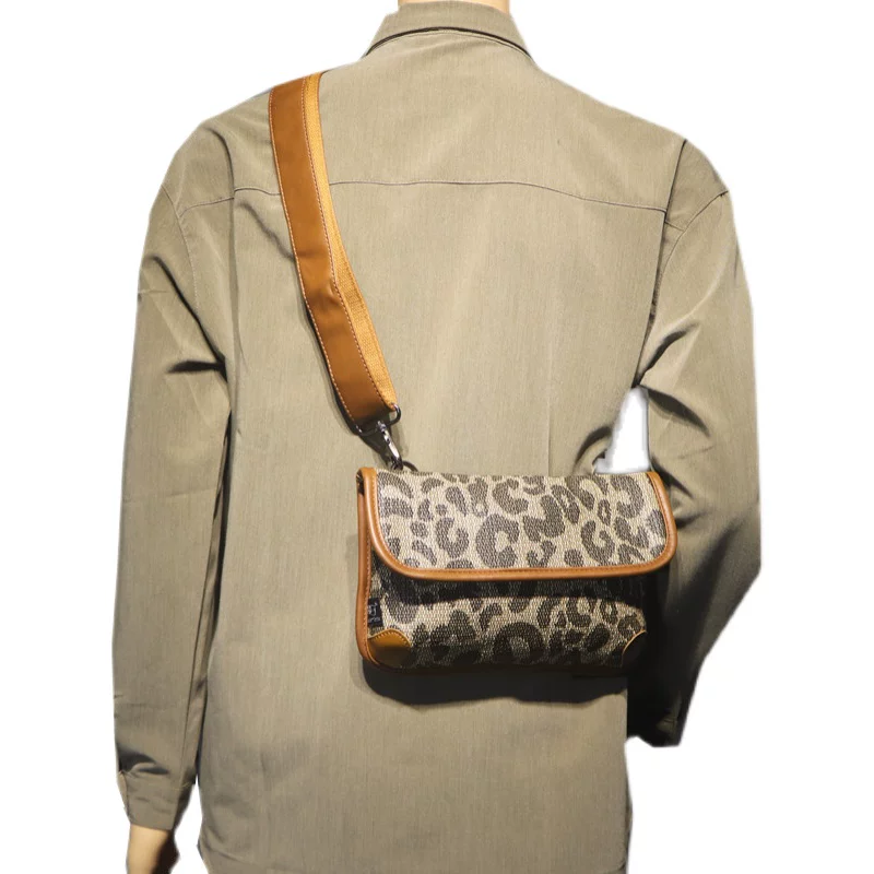 Túi đeo chéo unisex họa tiết da báo Threebox túi nhỏ hợp thời trang có nắp lật thông thường túi đeo vai phong cách Nhật Bản túi đựng điện thoại dập nổi