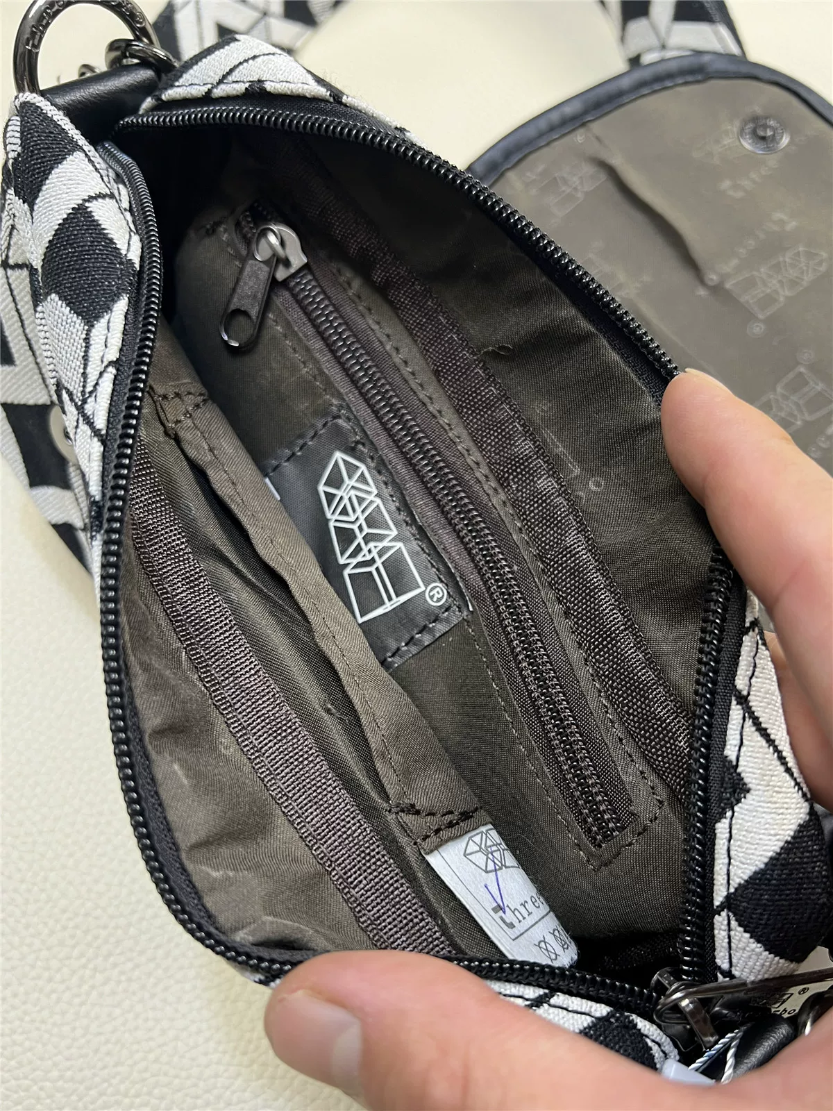 Túi đeo vai unisex vải canvas phong cách Hàn Quốc thời trang ba ngăn, họa tiết ca rô đen trắng, balo đeo chéo ngoài trời, túi nam