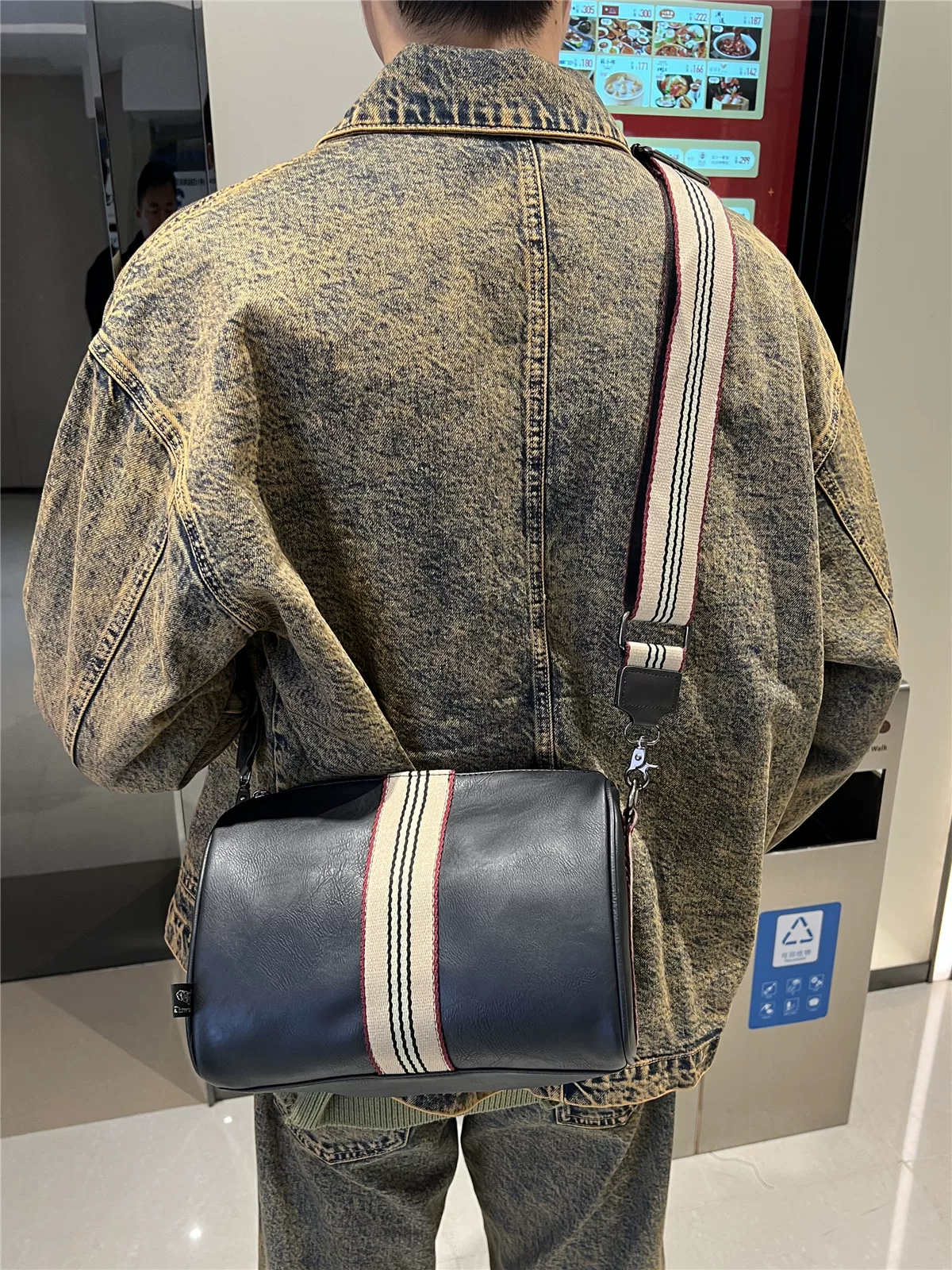 Túi đeo chéo nam sọc thời trang Nhật Bản và Hàn Quốc 2024, túi đeo chéo nam cá tính, balo nam chất liệu mờ