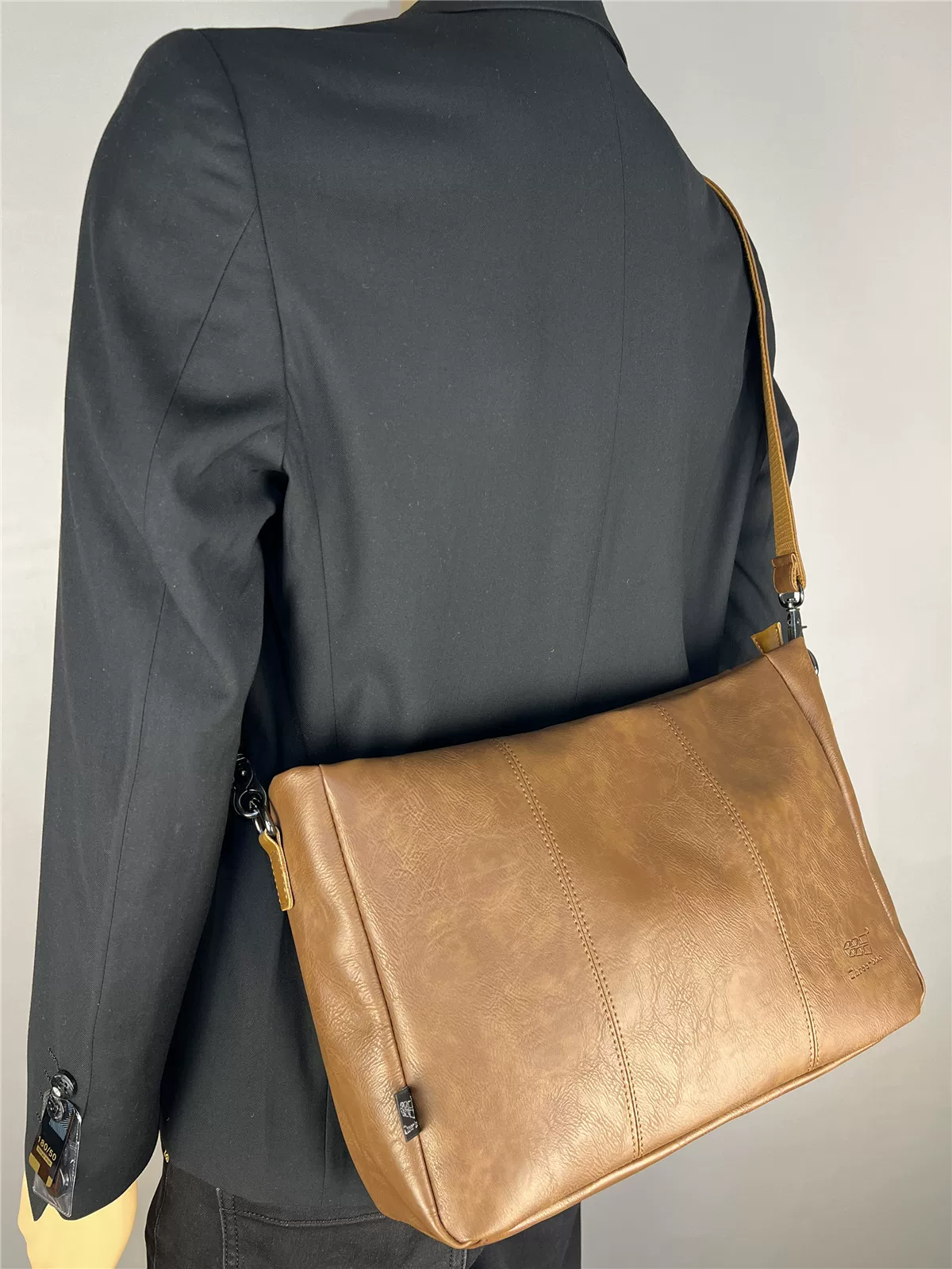 Ba hộp túi đeo chéo nam bằng da mềm mới, ba lô sức chứa lớn, cặp tài liệu A4 thông thường dành cho người đi làm, unisex.