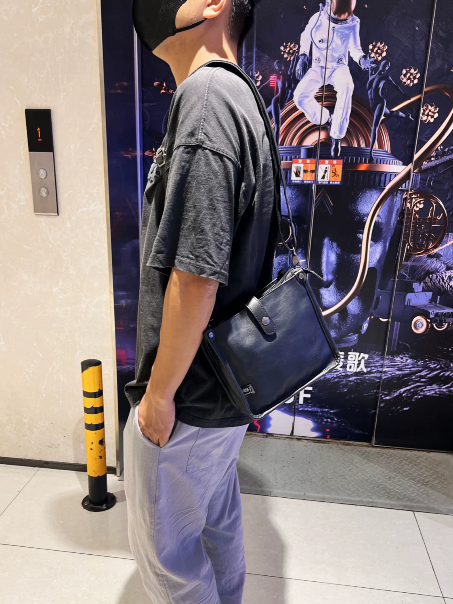 Túi đeo chéo nam Threebox hợp thời trang Túi đeo chéo nam phong cách Nhật Bản có khóa da mềm phong cách đường phố Túi đeo chéo nam tươi mới