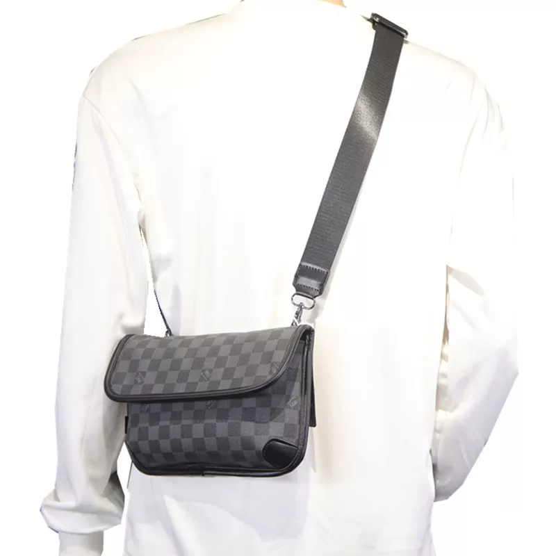 Túi đeo vai nam ba ngăn mới năm 2024, túi đeo chéo đơn giản dành cho nam và nữ, ba lô kẻ caro, túi cầm tay thường ngày