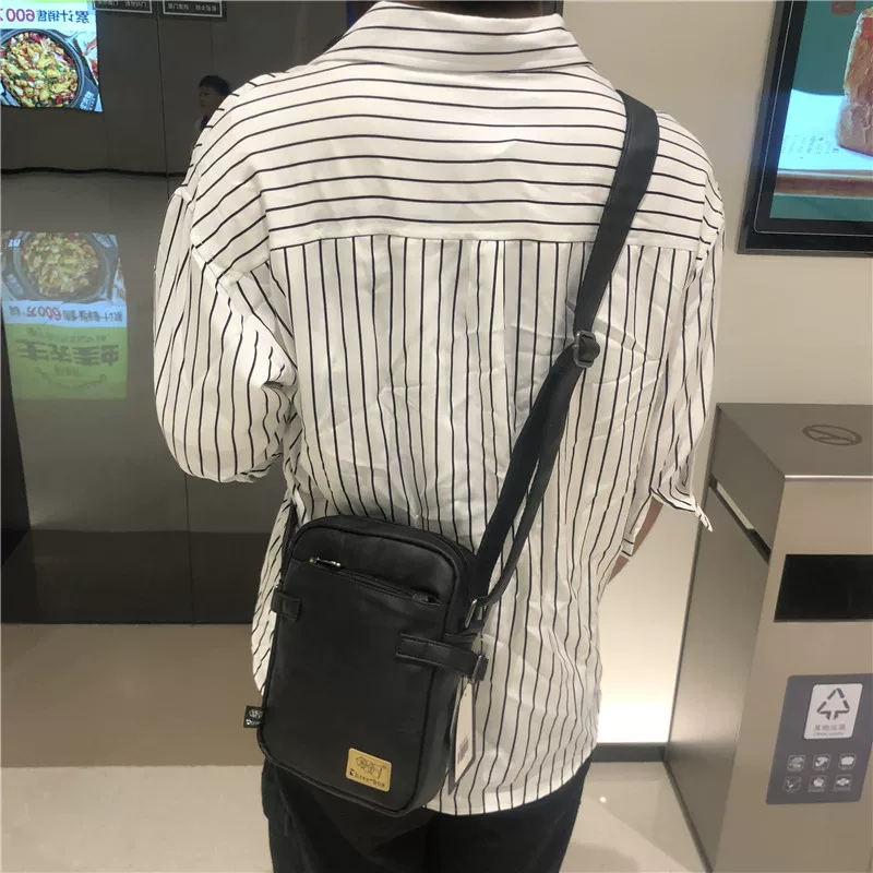 Túi đeo chéo nam thời trang 2024, kiểu dáng vuông cá tính, thương hiệu trendy, túi nhỏ đơn giản đi ngoài trời