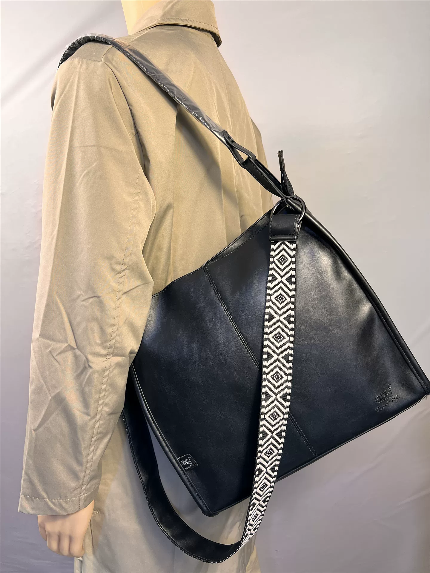 Túi tote đi làm phong cách đường phố unisex Túi đeo chéo Nhật Bản và Hàn Quốc Túi đeo vai đa năng Túi xách da mềm Ba lô du lịch