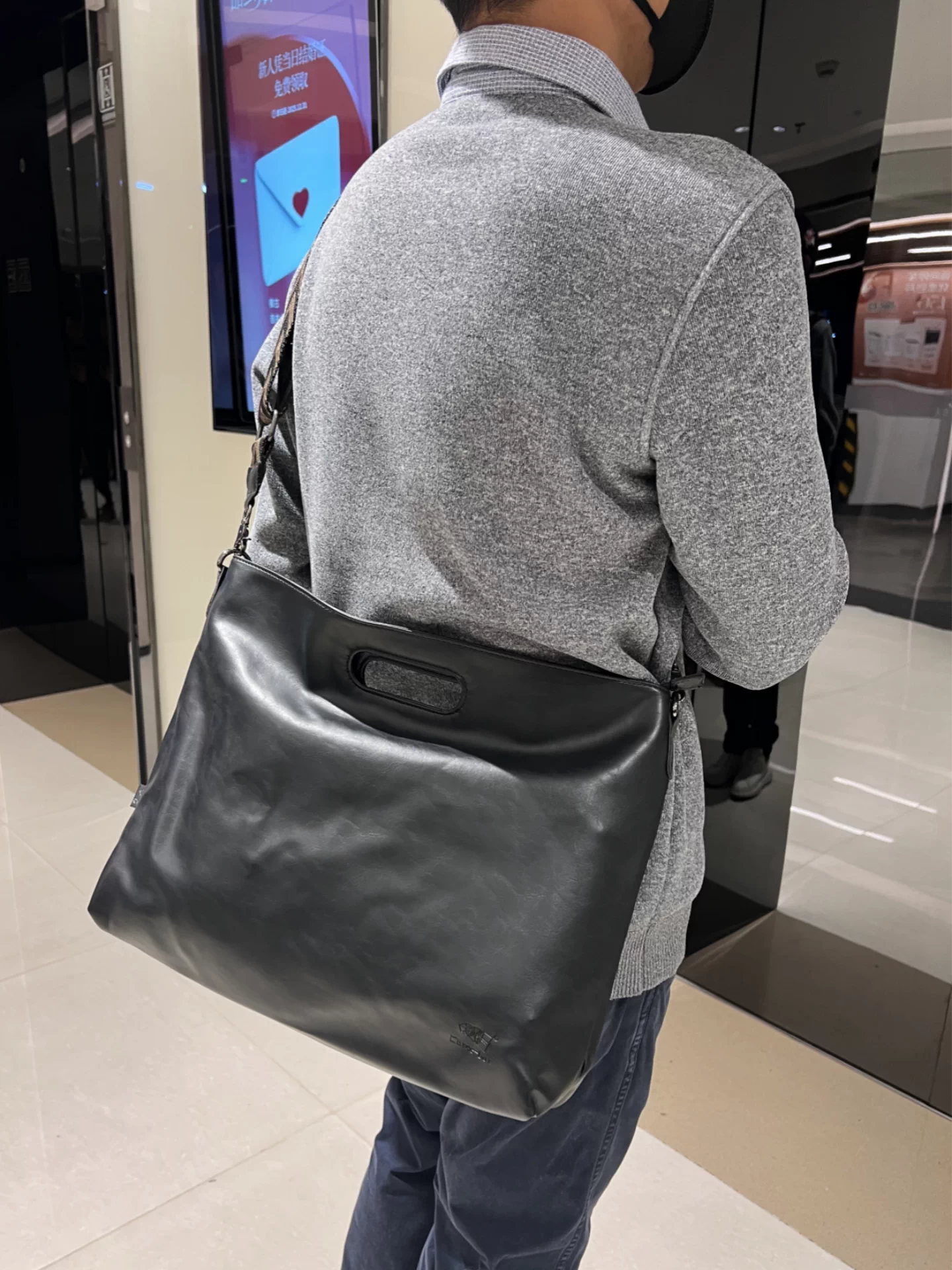 Túi xách da mềm phong cách retro dành cho nam, túi đeo vai đơn giản, túi đi làm kiểu Nhật Bản và Hàn Quốc, ba lô công sở đeo chéo, túi đựng máy tính du lịch