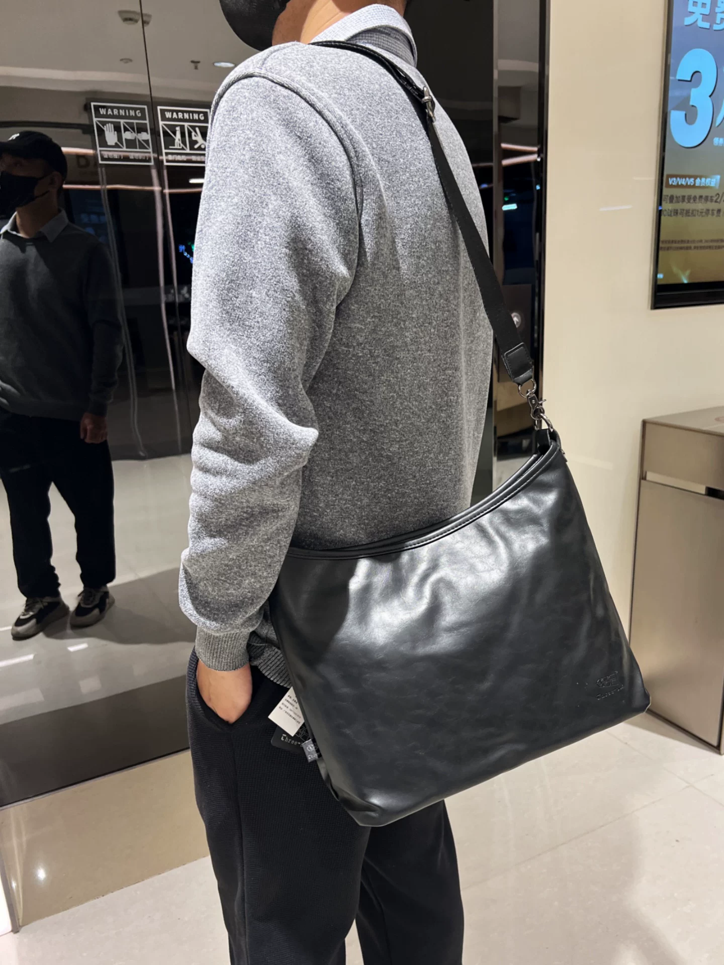 Túi xách nam mới 2025, túi tote da mềm đi làm, túi đeo chéo nam cỡ lớn, ba lô công sở nam phong cách Nhật Bản