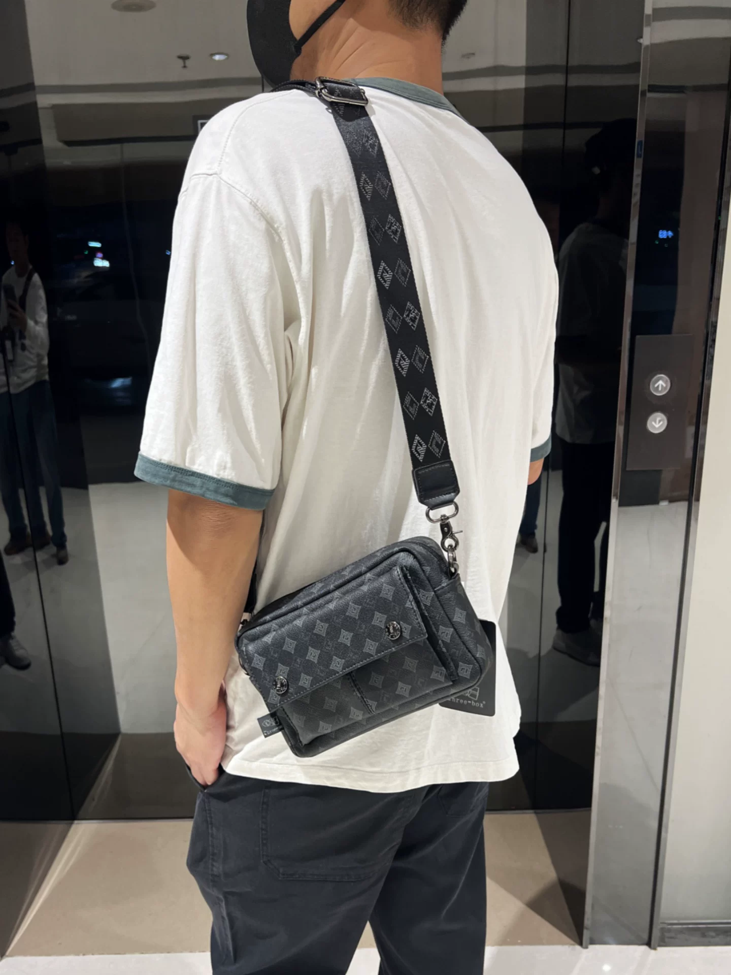 Túi đeo chéo nam phong cách đường phố thời trang 2026, kiểu vintage, unisex, họa tiết ca rô, balo thời thượng, thích hợp đi làm