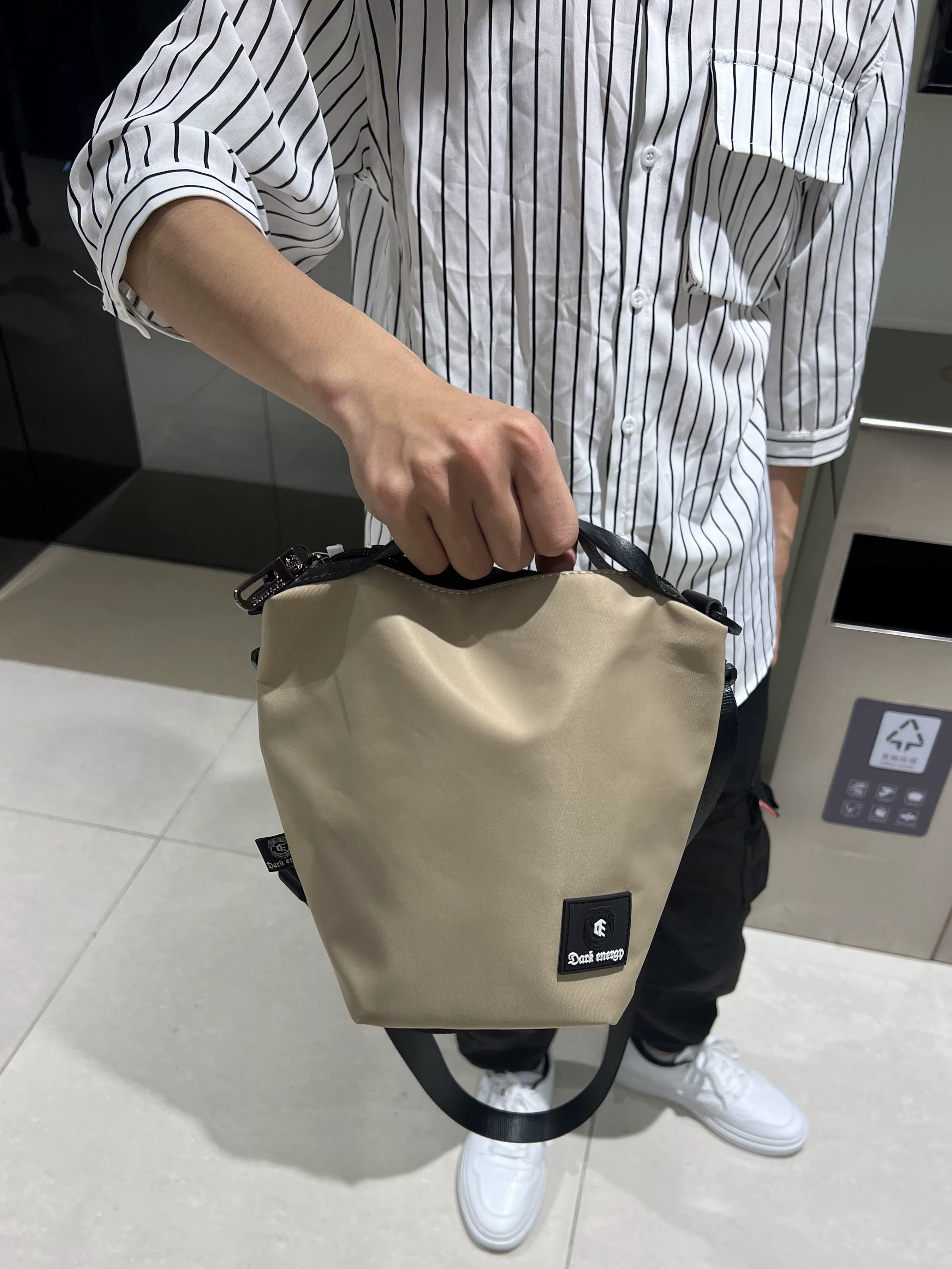 Túi đeo chéo nam thời trang hè 2024, chất liệu nylon nhẹ, kiểu dáng hiện đại, túi đựng máy ảnh phong cách Nhật Bản, chống nước, unisex, dùng được cho thể thao