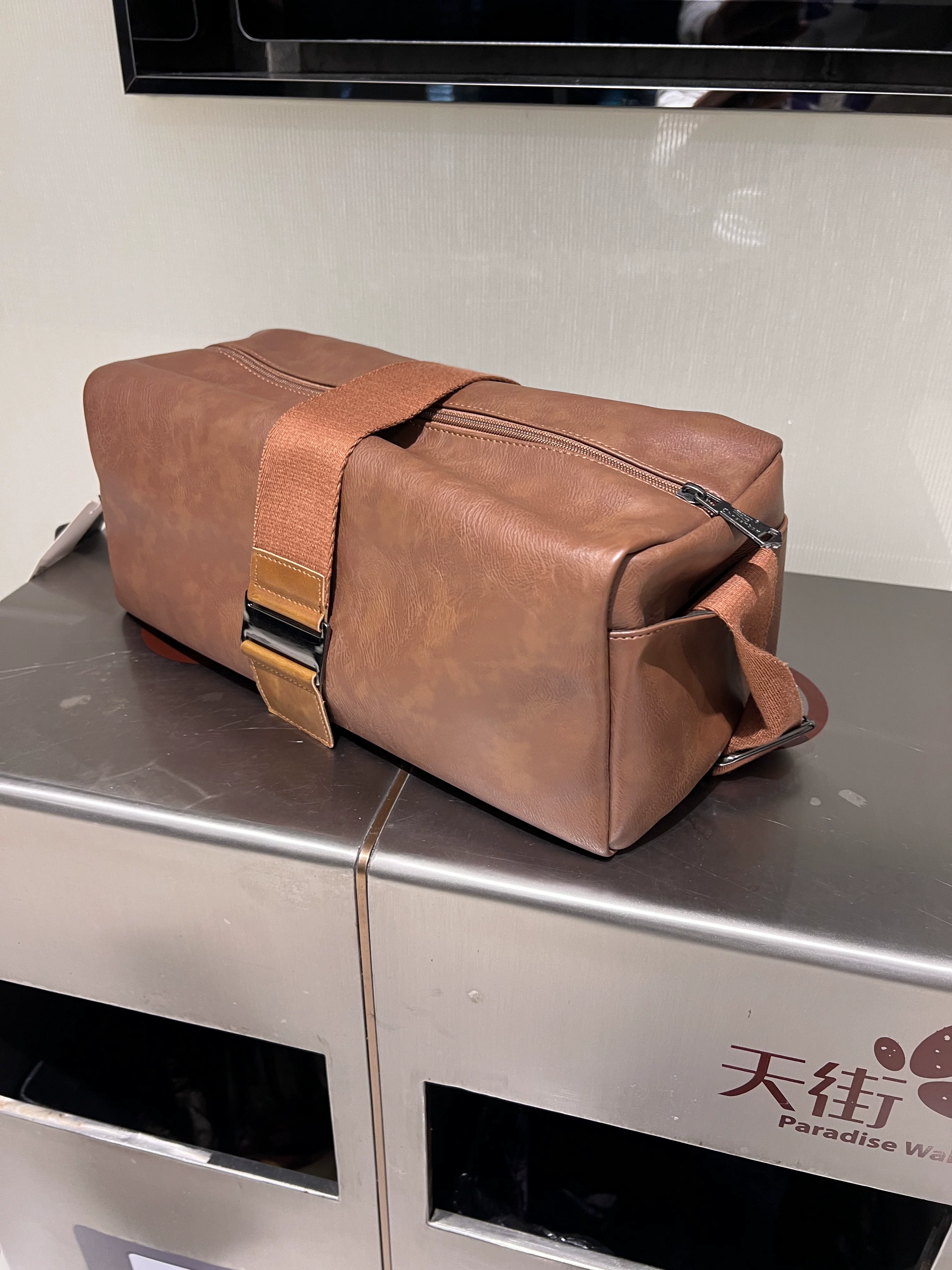 Túi đeo chéo nam giả da thời trang 2025, túi đeo vai có khóa kéo, túi đựng đồ vệ sinh cá nhân, túi đi ngắn ngày