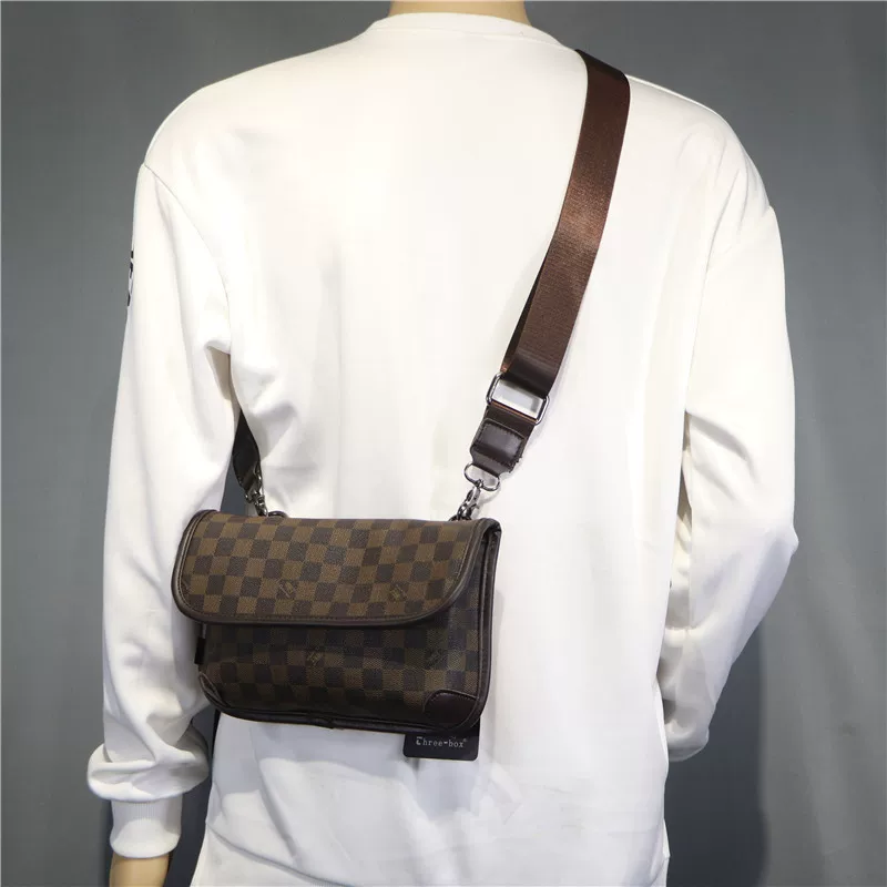 Túi đeo vai nam ba ngăn mới năm 2024, túi đeo chéo đơn giản dành cho nam và nữ, ba lô kẻ caro, túi cầm tay thường ngày