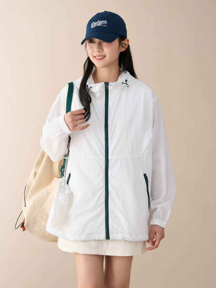 Kèm túi đựng đồ Quần áo chống nắng có mũ trùm đầu rộng rãi UPF50+ dành cho nữ, áo khoác ngoài mỏng mùa hè, khóa kéo màu tương phản, quần áo chống nắng thời trang