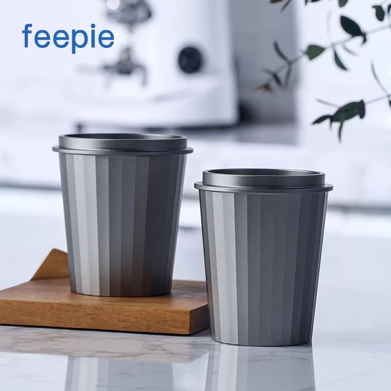 Cốc nhỏ giọt cà phê 51mm tương thích với máy pha cà phê De'Longhi, có tay cầm hứng nhỏ giọt, cốc đo và cân hạt cà phê.