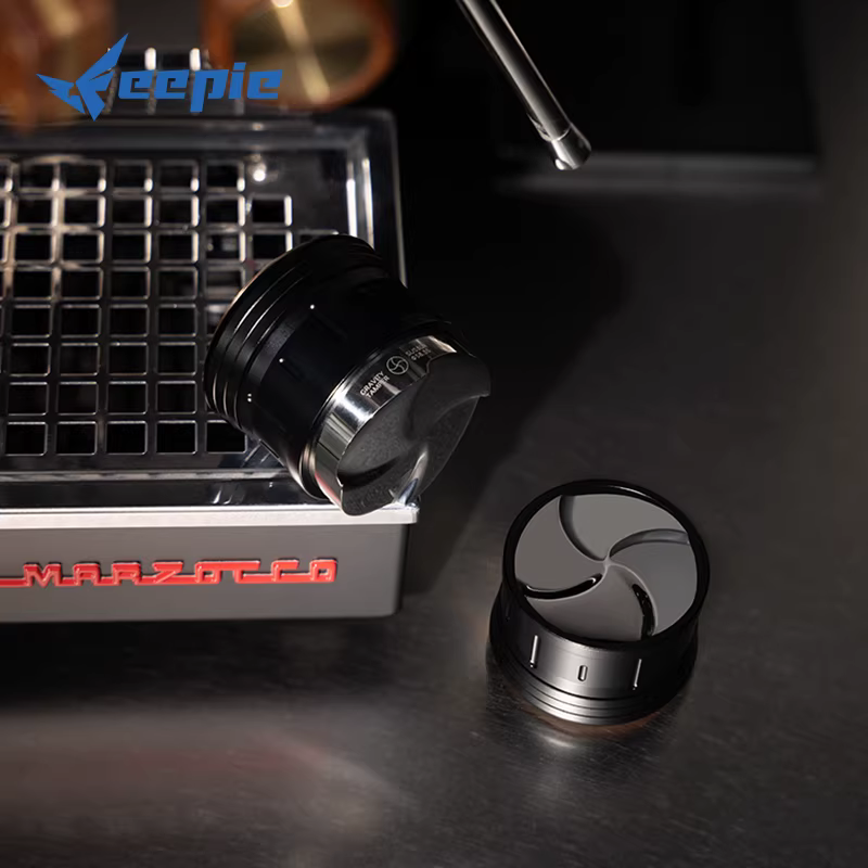 Máy pha cà phê dạng bột Feepie với hệ thống cấp liệu bằng trọng lực cho máy pha cà phê espresso, dụng cụ nén cà phê, máy ép và giá để đồ