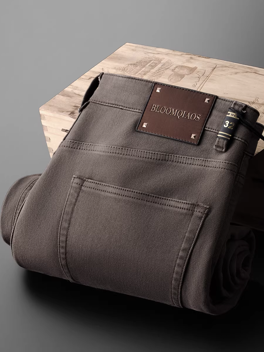 Quần jean nam thu đông mới, dáng thẳng, chất liệu cotton nguyên chất, co giãn, màu cà phê, đa năng, thoải mái, mềm mại và sành điệu.