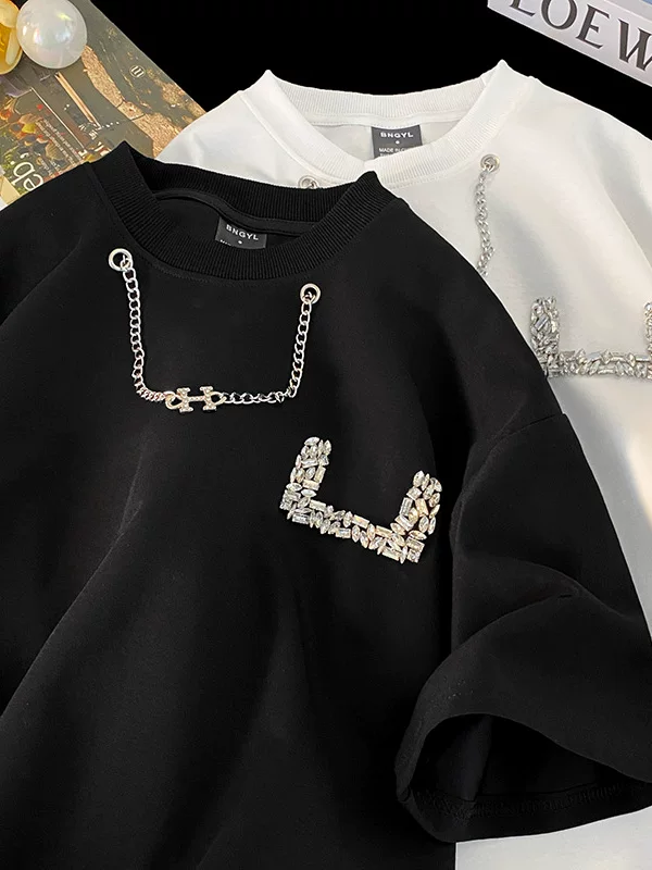 Áo thun nam tay ngắn thiết kế thời trang đính đá, kiểu dáng cổ tròn rộng rãi, chất liệu dày dặn, thích hợp cho mùa hè.