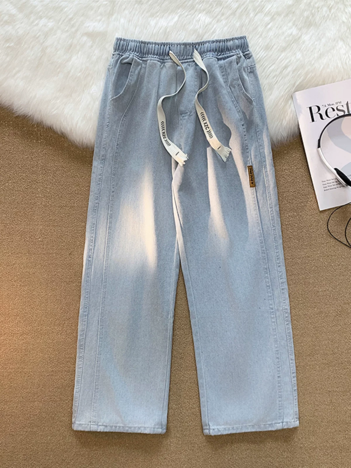 Quần jeans lưng thun chất liệu denim, kiểu dáng thời trang, phong cách trẻ trung dành cho nam giới, mùa xuân thu, kiểu Nhật, dáng rộng, ống thẳng, dài.