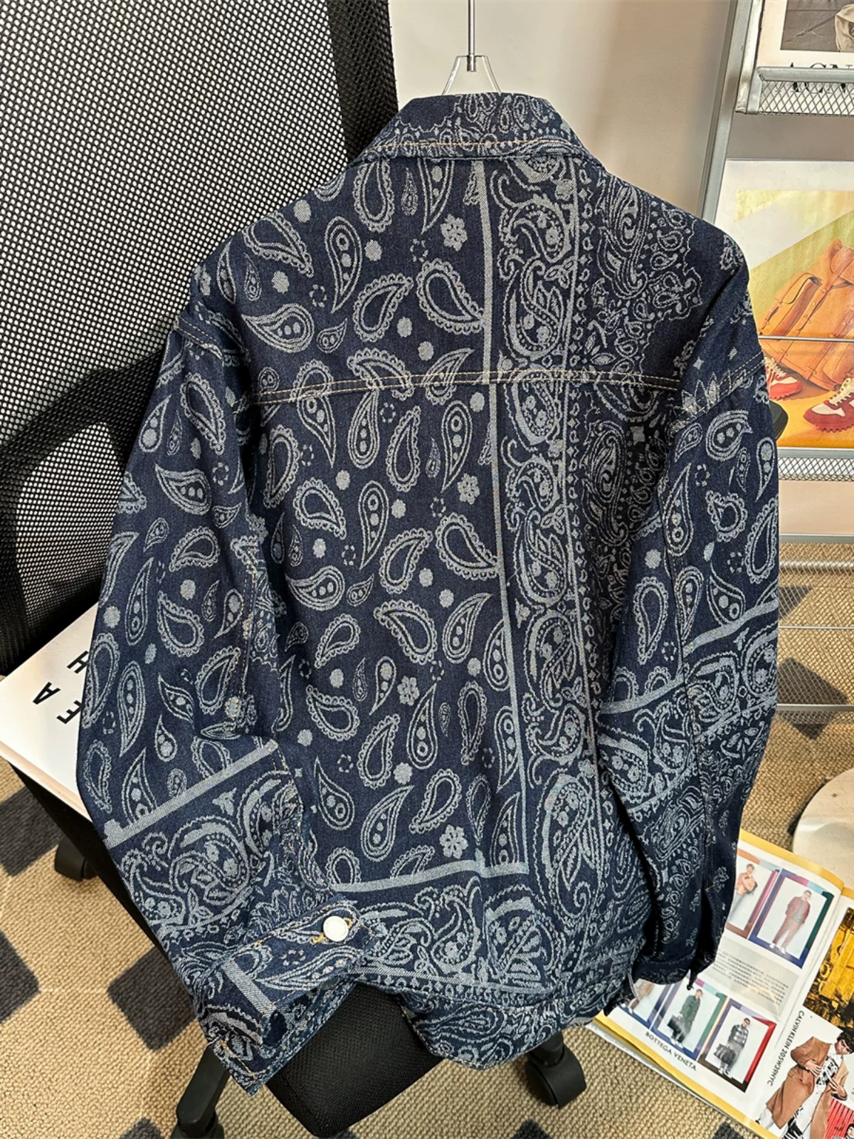 Áo khoác denim hoa điều nam mùa xuân thu, áo khoác công sở phong cách Mỹ cổ điển, áo khoác cặp đôi thời trang, kiểu dáng rộng rãi.