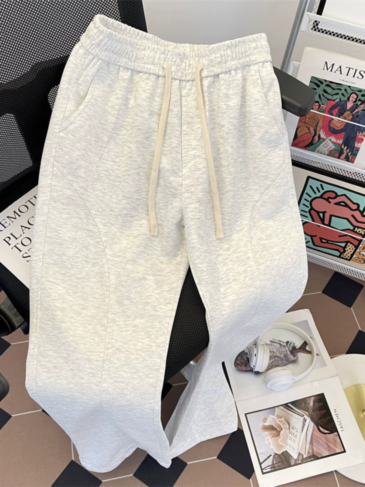 Quần thể thao nam chất liệu dày dặn mùa xuân thu, quần ống loe kiểu Mỹ thời thượng, quần dài thể thao dáng rộng thoải mái.