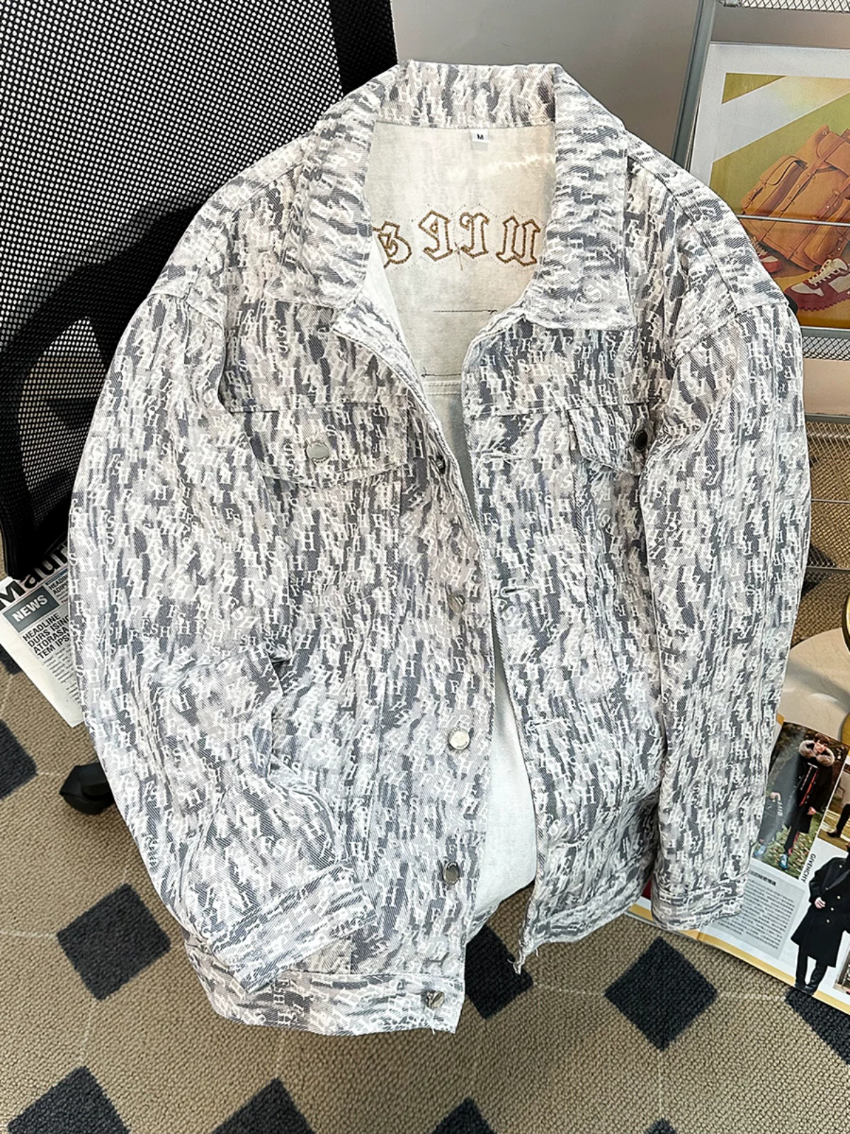 Áo khoác denim phong cách Chanel dành cho nam, áo thêu họa tiết phong cách Mỹ mùa xuân thu, áo khoác cổ bẻ dáng rộng hợp thời trang.