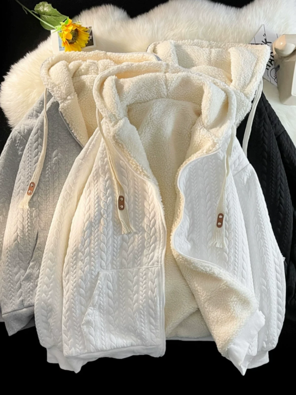 Áo khoác nỉ dày dặn mùa thu đông mới dành cho nam, kiểu cardigan Mỹ phong cách ins có mũ, áo khoác cặp đôi rộng rãi, chất liệu nặng.