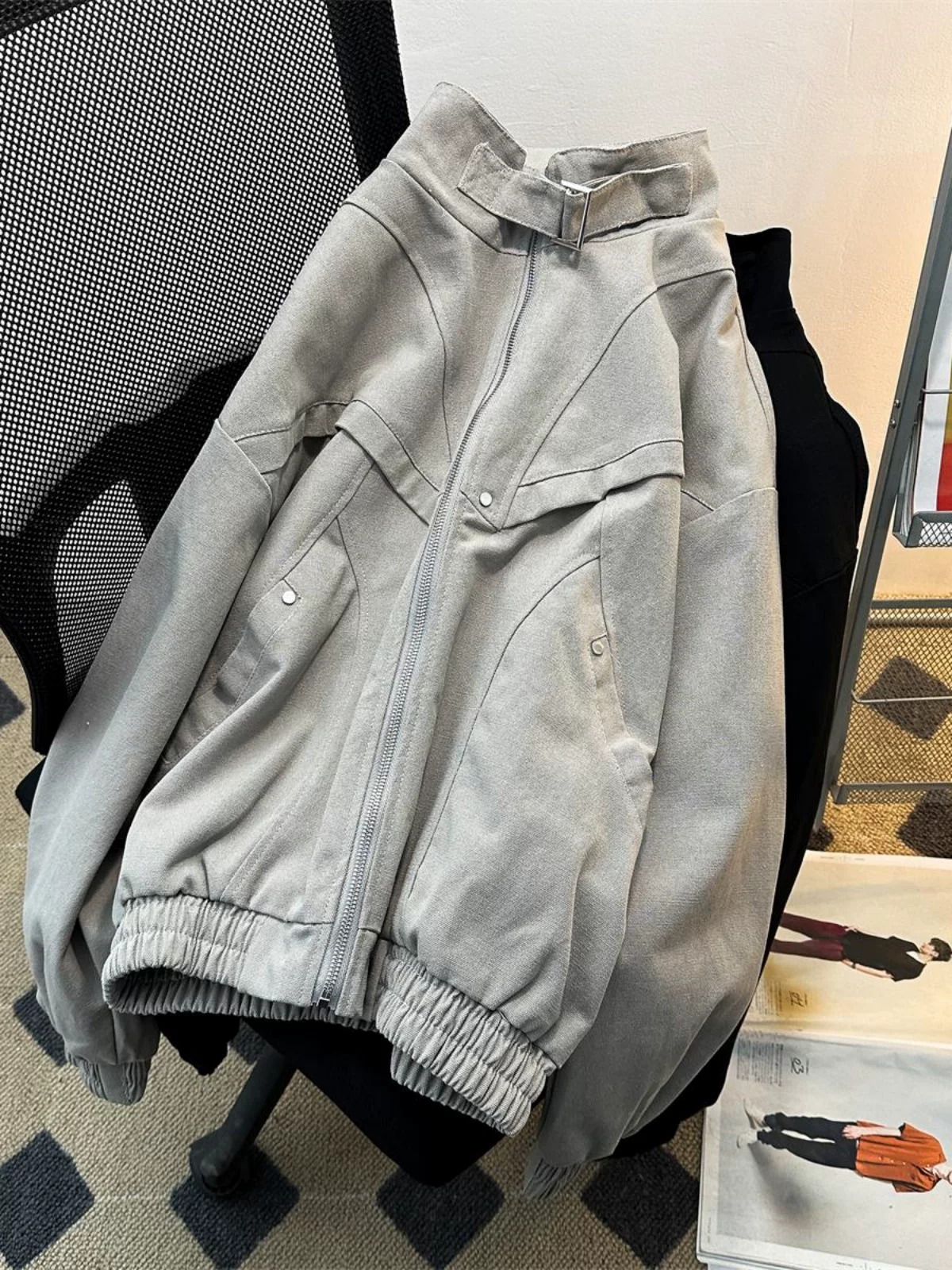 Áo khoác workwear kiểu Mỹ retro dành cho nam, phong cách đường phố thời thượng, áo khoác cá tính và sành điệu, thiết kế xuân thu, áo khoác cổ đứng.