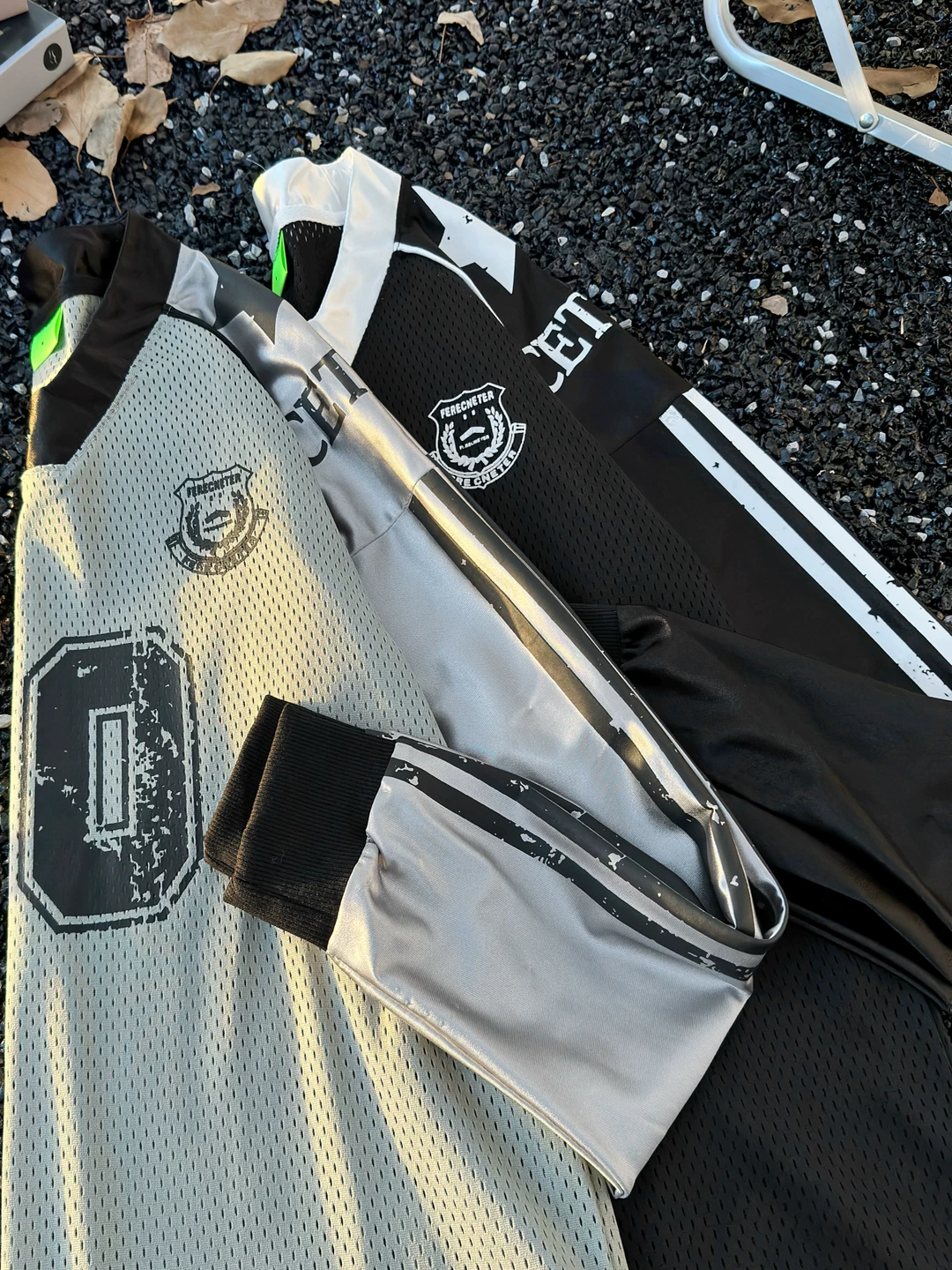 Áo thun thể thao cổ chữ V kiểu Mỹ dành cho nam mùa thu hợp thời trang cleanfit áo thun dài tay mát mẻ bằng lụa băng áo bóng rổ