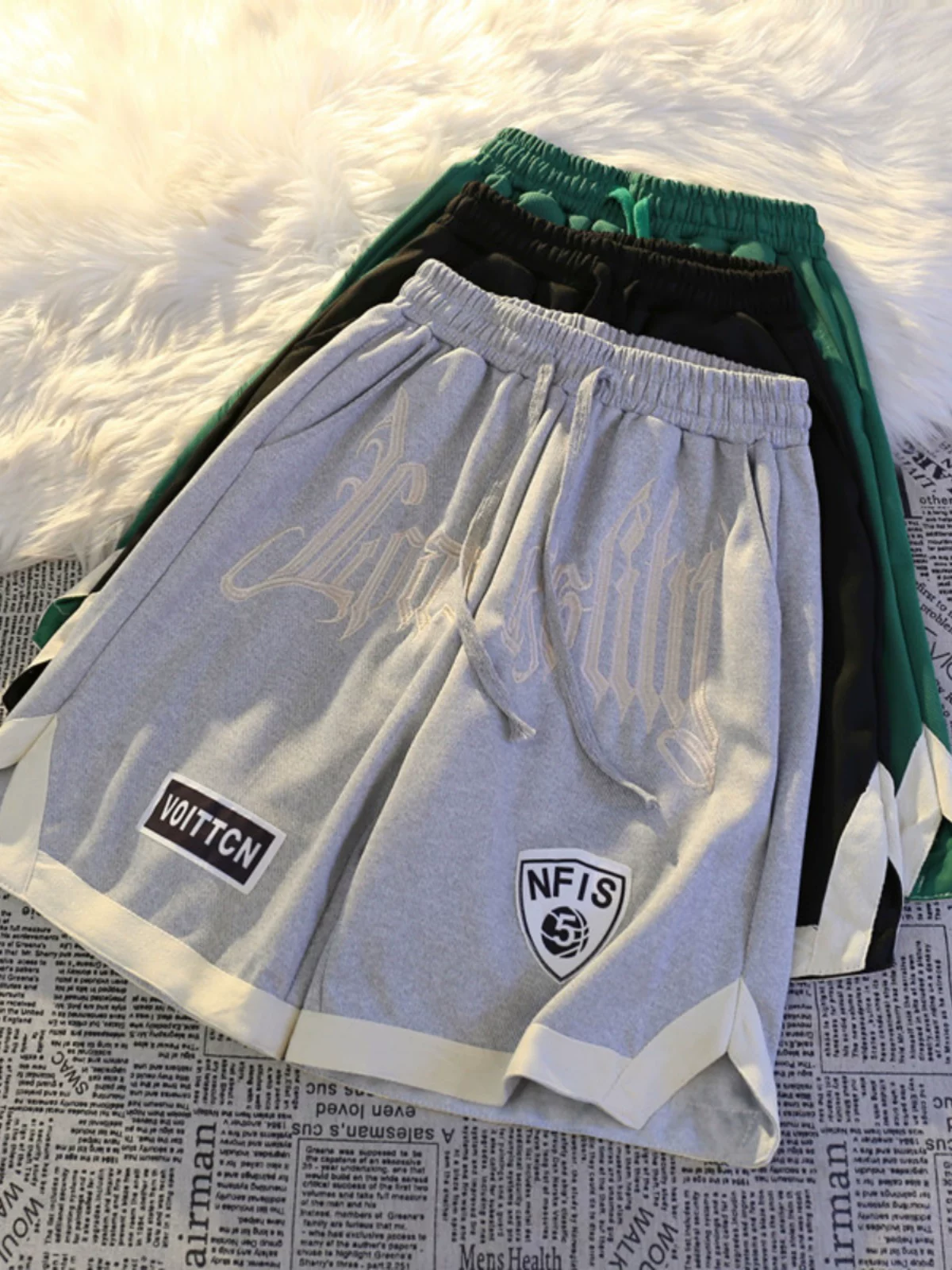 Quần short bóng rổ thêu họa tiết retro Mỹ, quần short nam mùa hè mỏng, rộng rãi, kiểu cặp đôi, quần short thể thao thời trang, năng động.