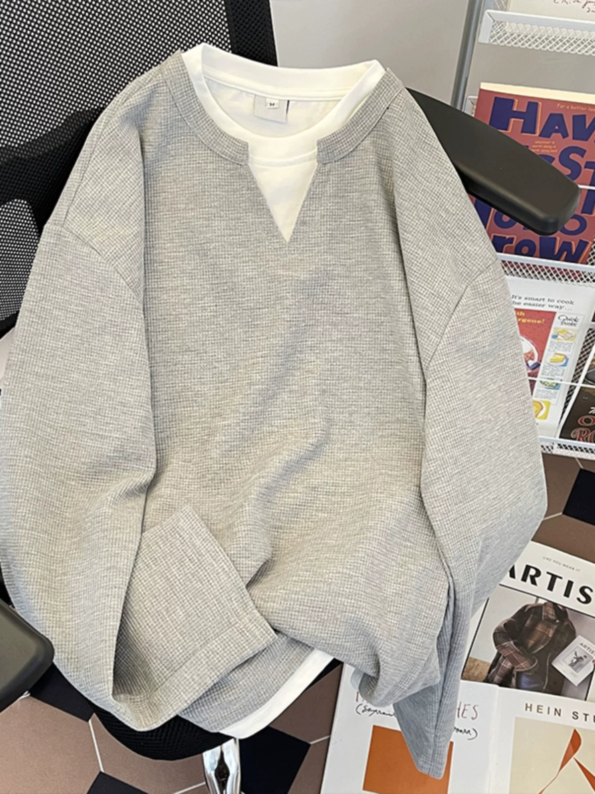 Áo thun dài tay mùa xuân thu dành cho nam, áo nỉ giả hai mảnh phong cách Mỹ hợp thời trang, áo thun dáng rộng đa năng, áo sơ mi cơ bản thông thường.