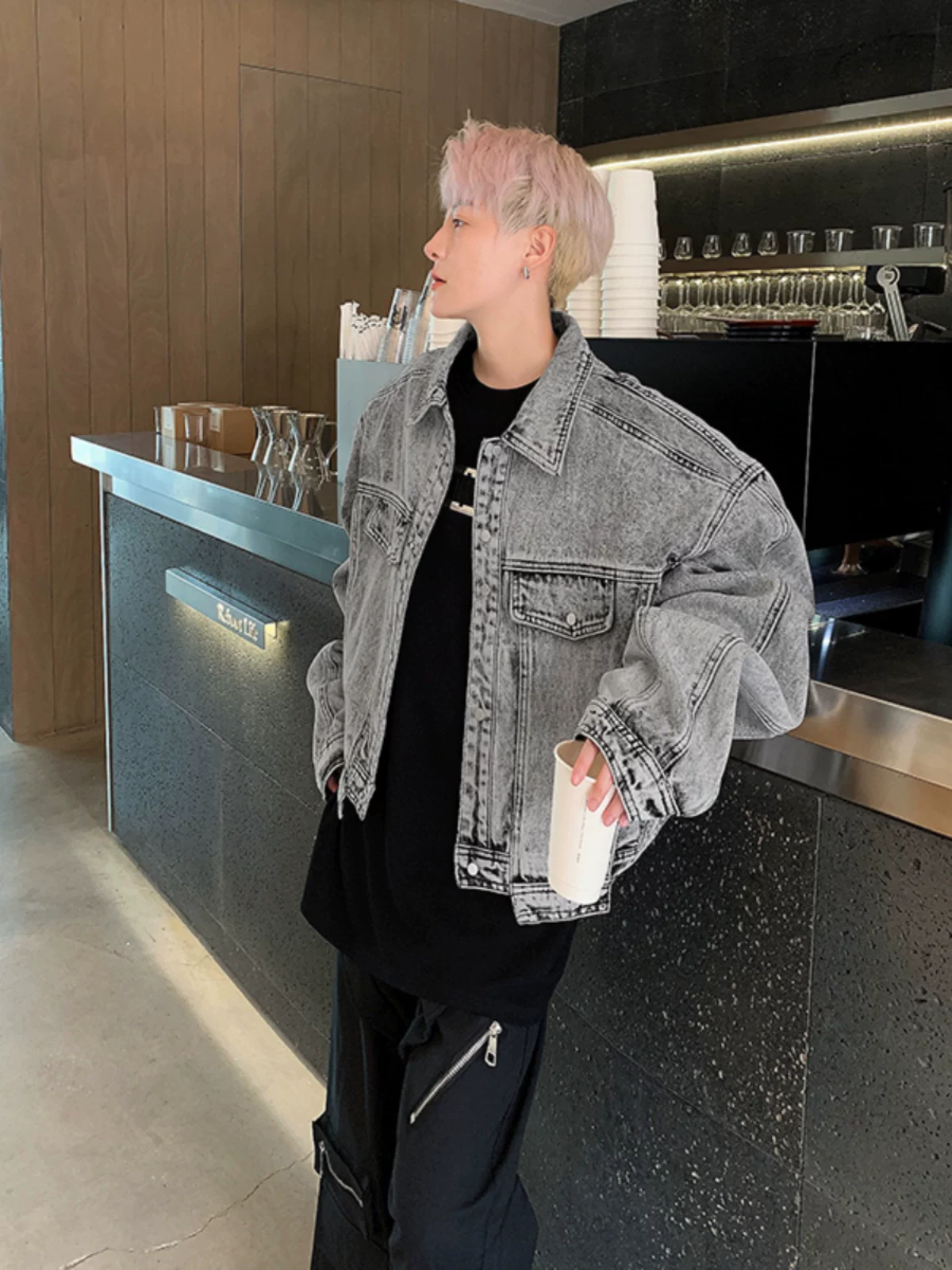 Áo khoác denim đệm vai phong cách cổ điển đường phố cao cấp dành cho mùa xuân và mùa thu, áo khoác ngắn cleanfit dành cho nam, quần áo công sở rộng rãi hợp thời trang.