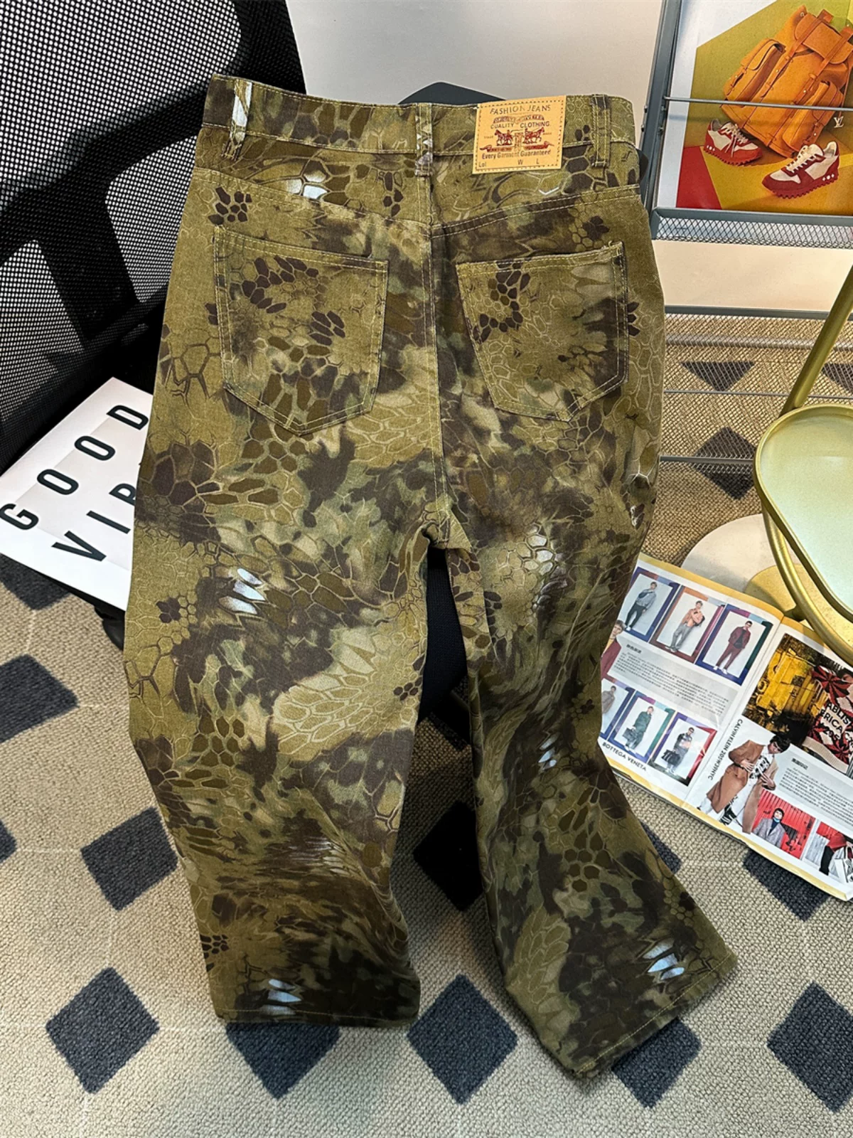 Quần jean họa tiết rắn cho nam và nữ, phong cách hip-hop Mỹ thời thượng, quần cá tính và sành điệu, quần ống rộng dáng lưỡi liềm mùa hè.