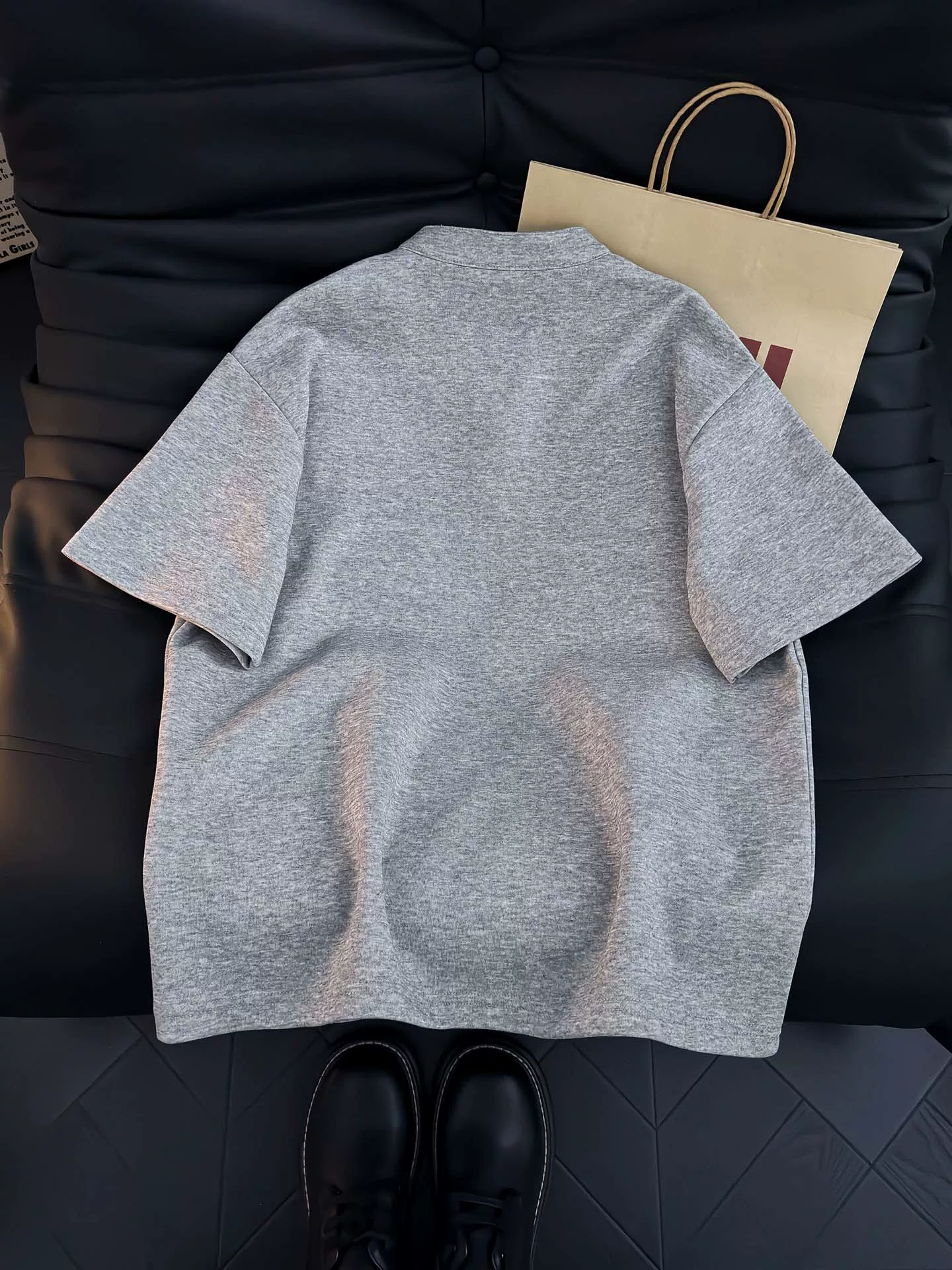 Áo thun nam cổ Henry kiểu Mỹ, tay ngắn, dáng rộng, phong cách casual mùa hè, thiết kế nửa khóa kéo thời trang.