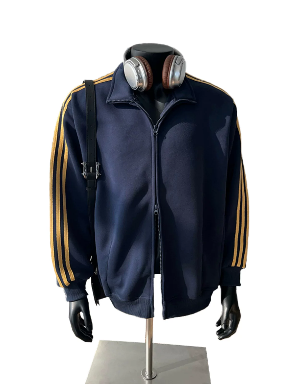 Áo khoác cardigan ba sọc retro dành cho nam, áo thể thao dáng rộng đa năng mùa xuân thu, áo khoác ngoài cặp đôi phong cách Mỹ thời thượng.