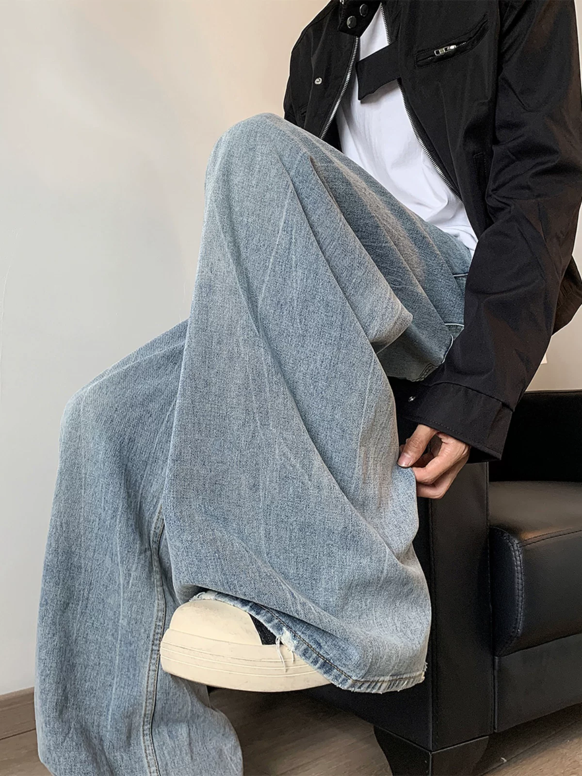 Quần jean nam phong cách ins thời thượng mùa xuân thu, phong cách đường phố Mỹ, cá tính và sành điệu, hơi loe, giặt mài, quần ống rộng dài chạm đất.