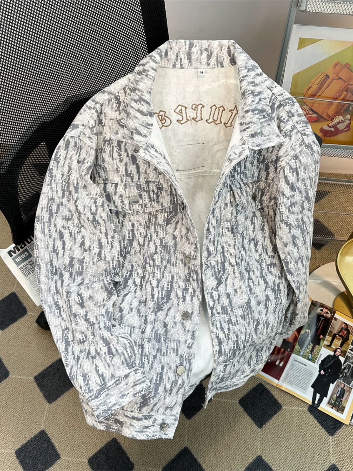 Áo khoác denim phong cách Chanel dành cho nam, áo thêu họa tiết phong cách Mỹ mùa xuân thu, áo khoác cổ bẻ dáng rộng hợp thời trang.