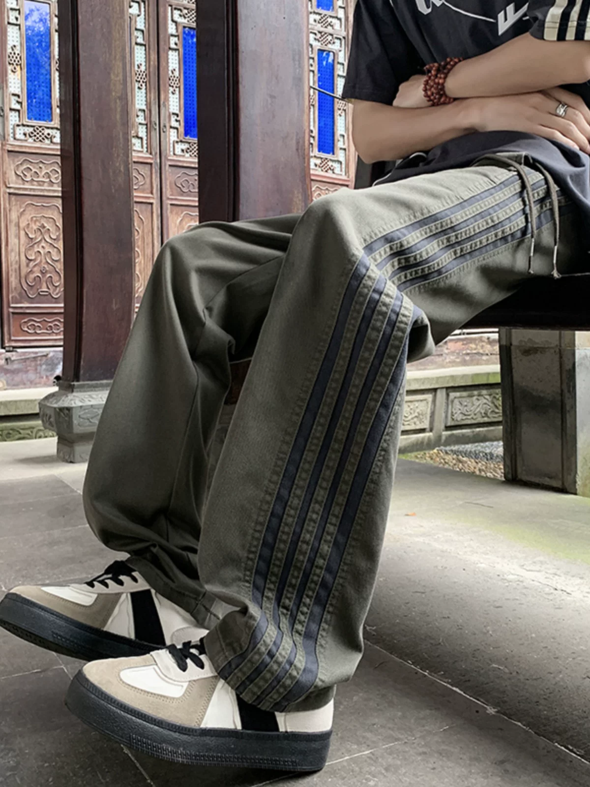 Quần sọc hip-hop phong cách Mỹ dành cho nam, quần thể thao đường phố thời thượng mùa hè, quần dài ống rộng đa năng, thoải mái.