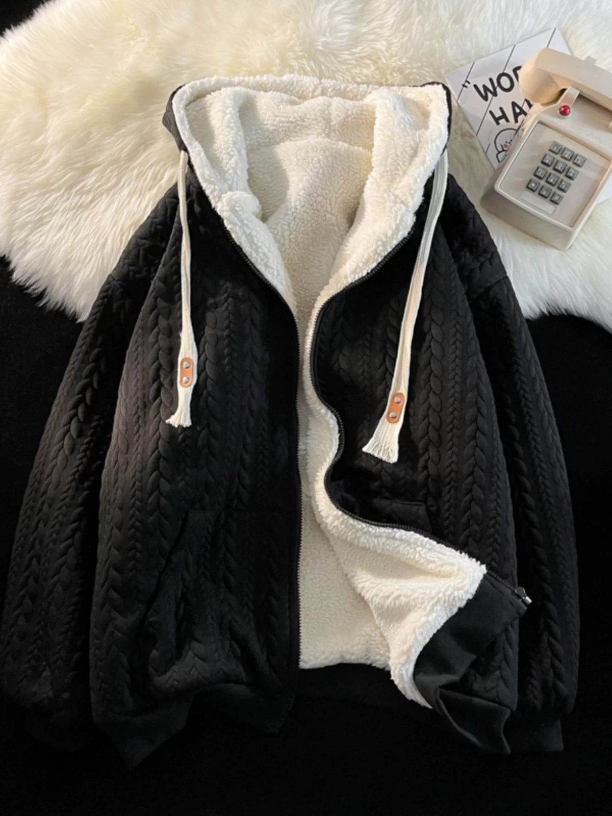 Áo khoác nỉ dày dặn mùa thu đông mới dành cho nam, kiểu cardigan Mỹ phong cách ins có mũ, áo khoác cặp đôi rộng rãi, chất liệu nặng.