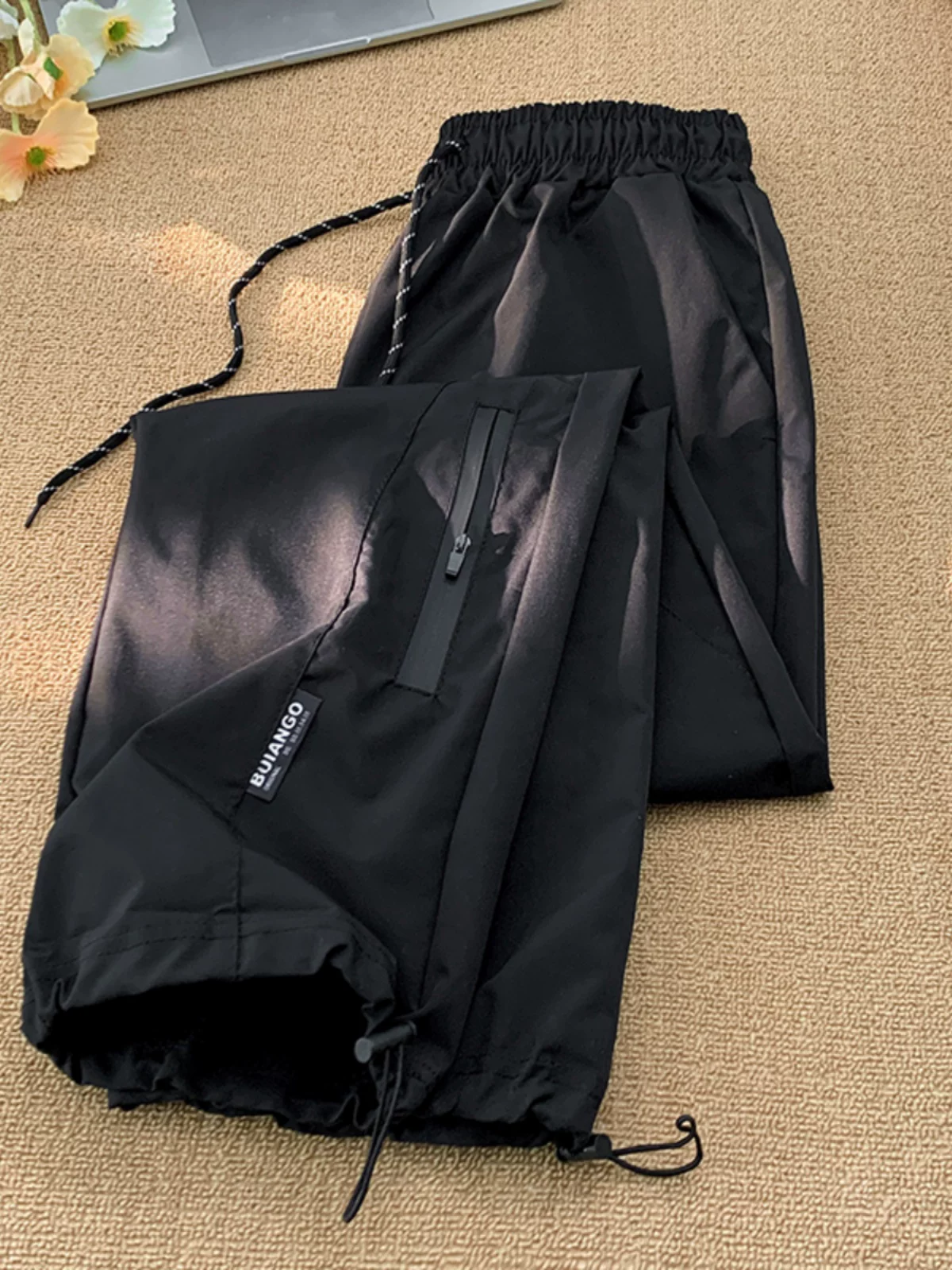 Quần ngoài trời phong cách Mỹ dành cho nam, quần chức năng chống gió và chống nước, quần cargo ống đứng thời thượng, thương hiệu sành điệu.