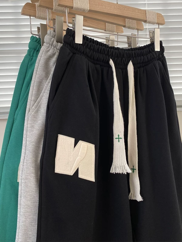 Quần short thêu kiểu Mỹ dành cho nam, quần vải waffle thương hiệu thời thượng mùa hè, quần short thể thao rộng rãi phong cách đường phố.