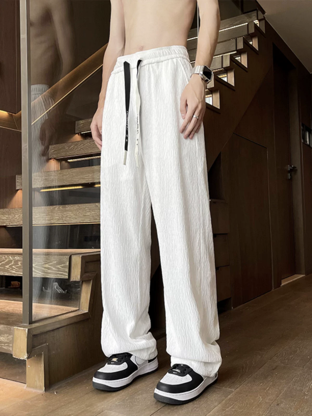 Quần lụa xếp ly nam phong cách Hồng Kông, chất liệu cao cấp, dáng suông đa năng, quần dài xu hướng mùa hè, phong cách casual.