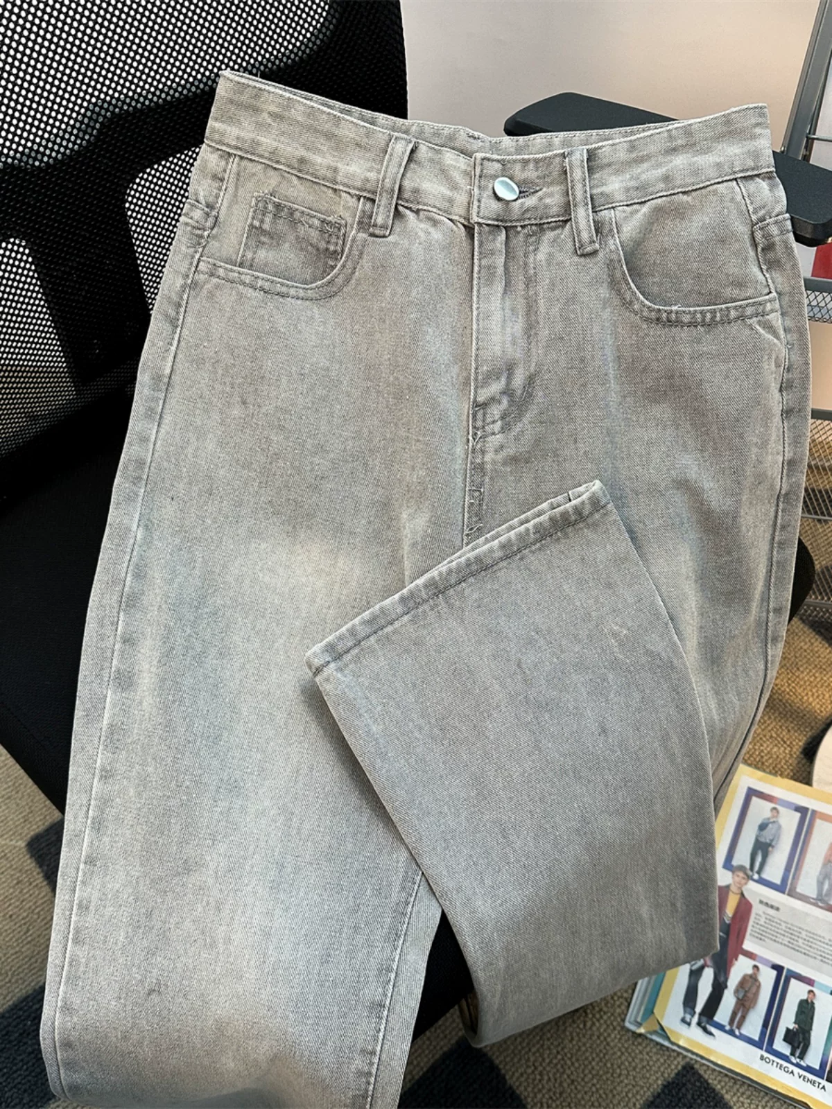 Quần jeans màu xám khói đã qua xử lý giặt mềm dành cho nam, quần dài phong cách đường phố Mỹ mùa xuân thu, quần ống rộng dáng suông thời trang thương hiệu hot.
