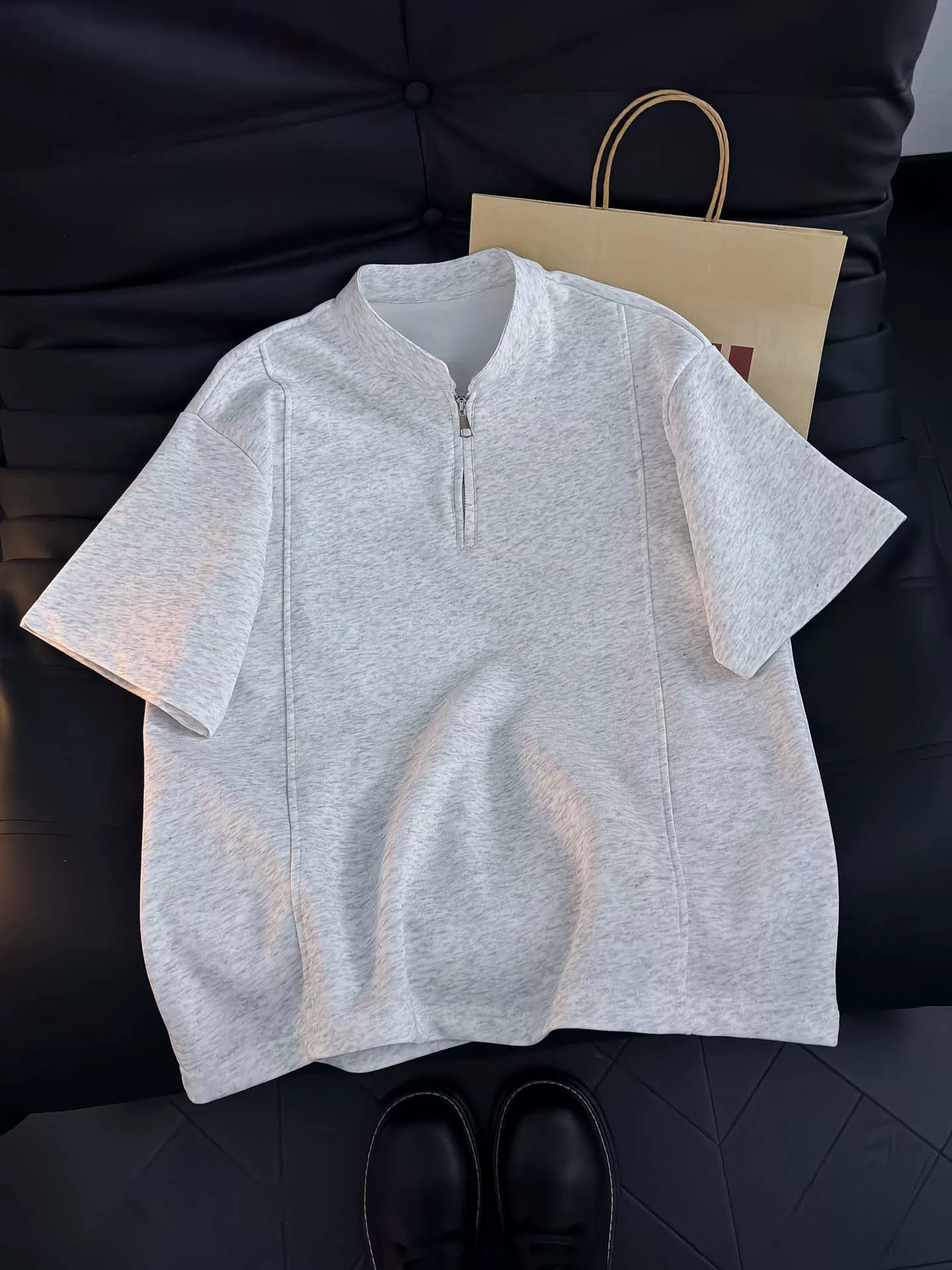 Áo thun nam cổ Henry kiểu Mỹ, tay ngắn, dáng rộng, phong cách casual mùa hè, thiết kế nửa khóa kéo thời trang.