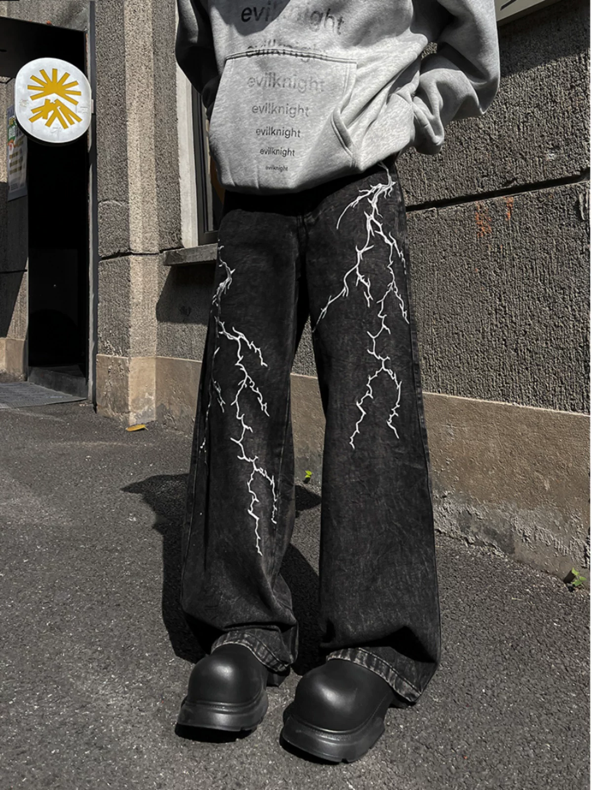 Quần jean họa tiết tia chớp màu đen dành cho nam, quần scimitar cleanfit phong cách Mỹ thời thượng, quần dài ống loe rộng rãi cho mùa thu đông.