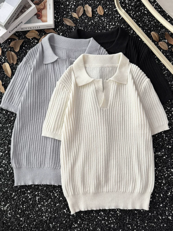 Áo polo dệt kim kẻ sọc kiểu Mỹ tay ngắn dành cho nam, áo thun mùa hè chất liệu lụa đá mát mẻ tay lửng với thiết kế khoét lỗ có họa tiết.