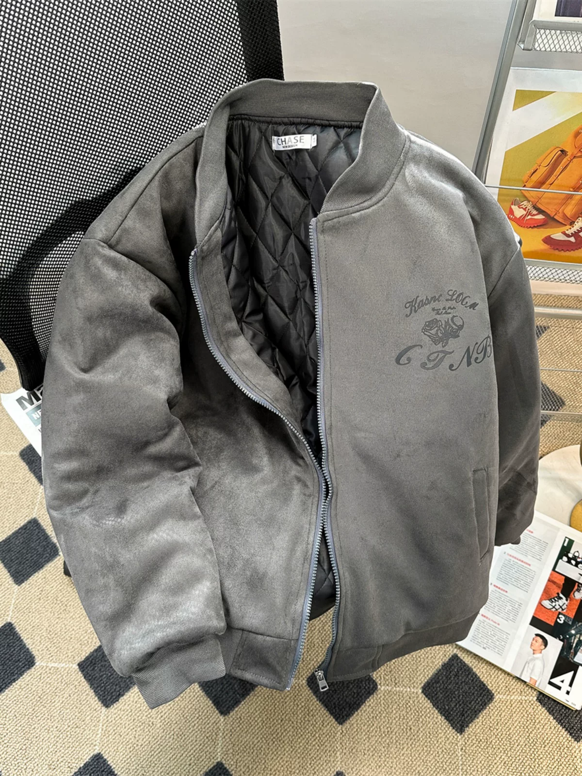 Áo khoác cotton da lộn kiểu Mỹ dành cho nam, thiết kế mùa đông, áo khoác bóng chày dày dặn, áo khoác cotton ấm áp thời trang dành cho cặp đôi.