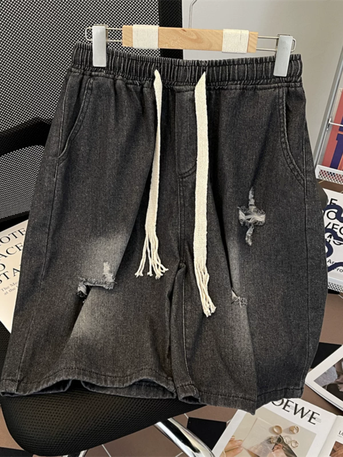 Quần short denim rách phong cách INS mùa hè, quần vintage dáng rộng, quần short nam thời trang kiểu Mỹ, dài đến đầu gối.