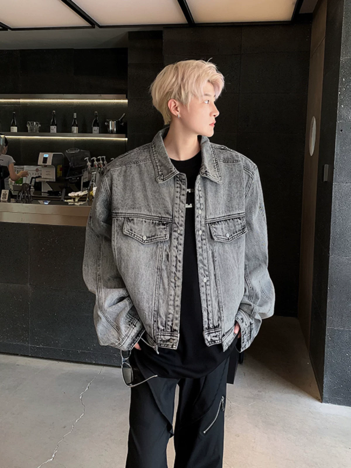 Áo khoác denim đệm vai phong cách cổ điển đường phố cao cấp dành cho mùa xuân và mùa thu, áo khoác ngắn cleanfit dành cho nam, quần áo công sở rộng rãi hợp thời trang.