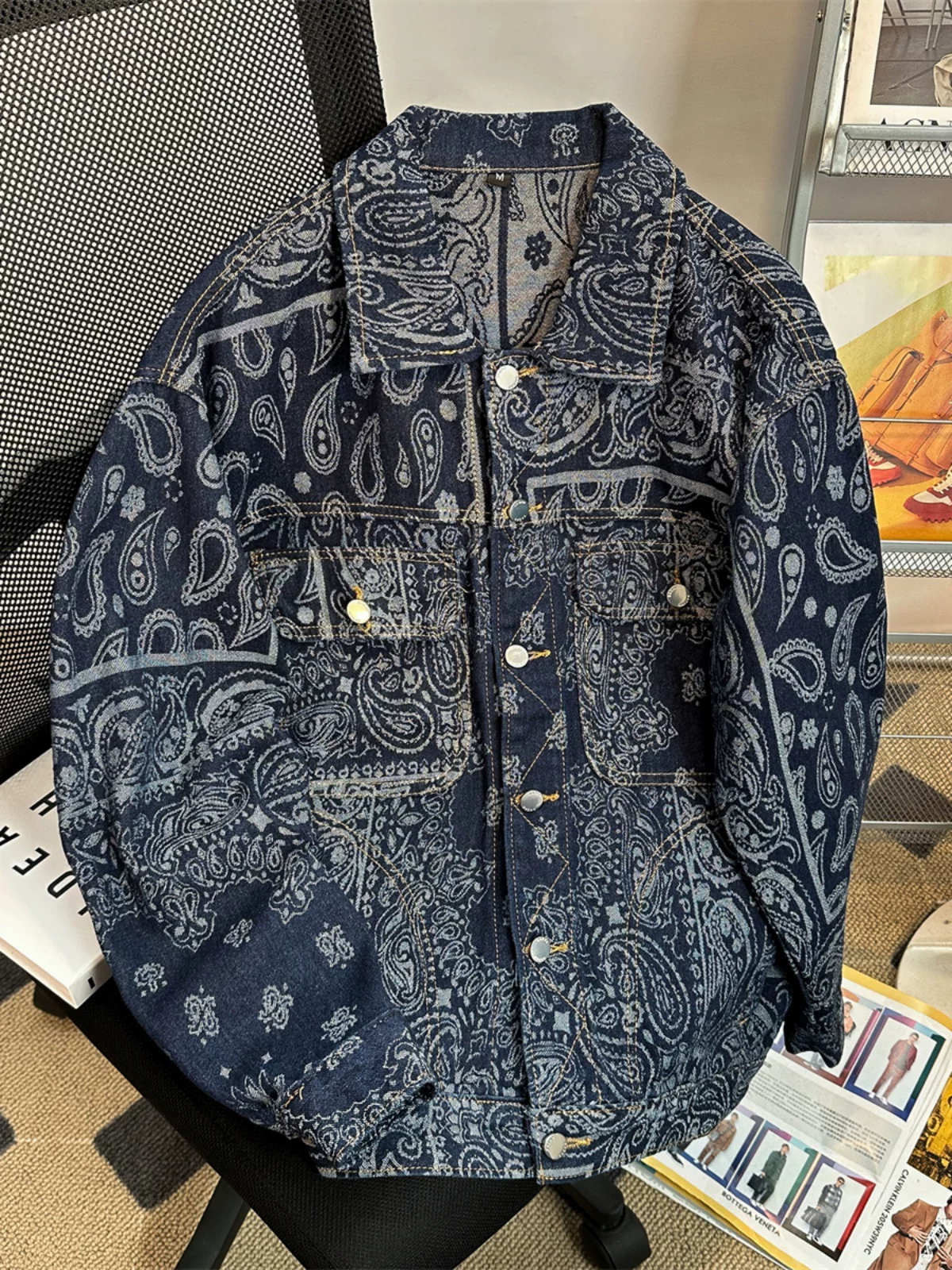 Áo khoác denim hoa điều nam mùa xuân thu, áo khoác công sở phong cách Mỹ cổ điển, áo khoác cặp đôi thời trang, kiểu dáng rộng rãi.